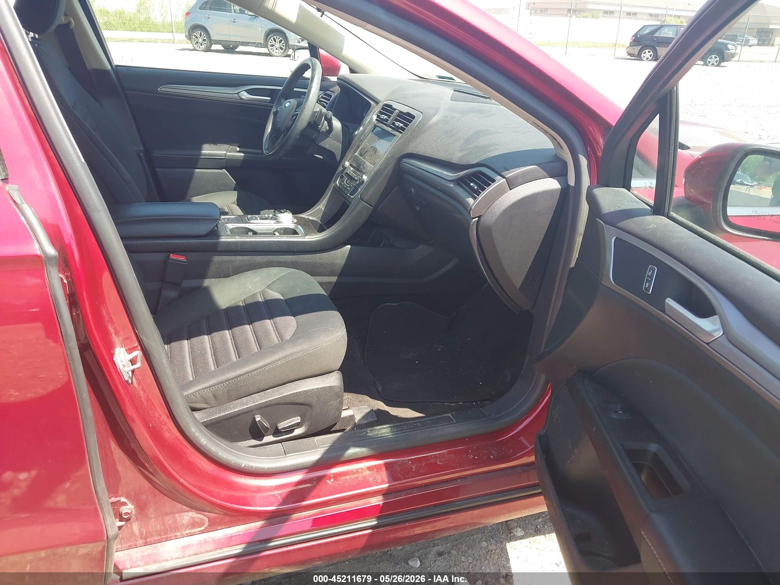 FORD FUSION image 5