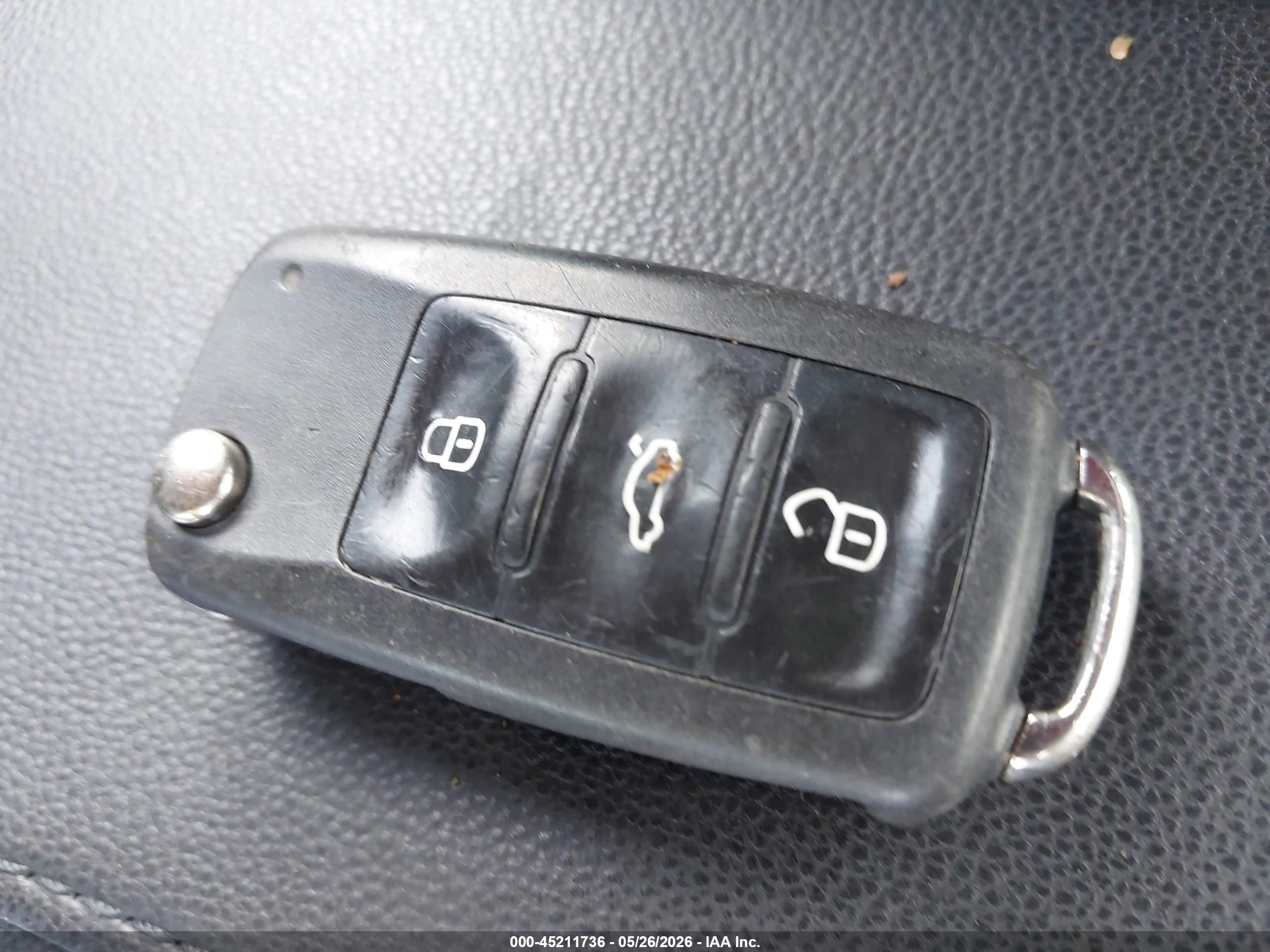 VOLKSWAGEN BEETLE image 11