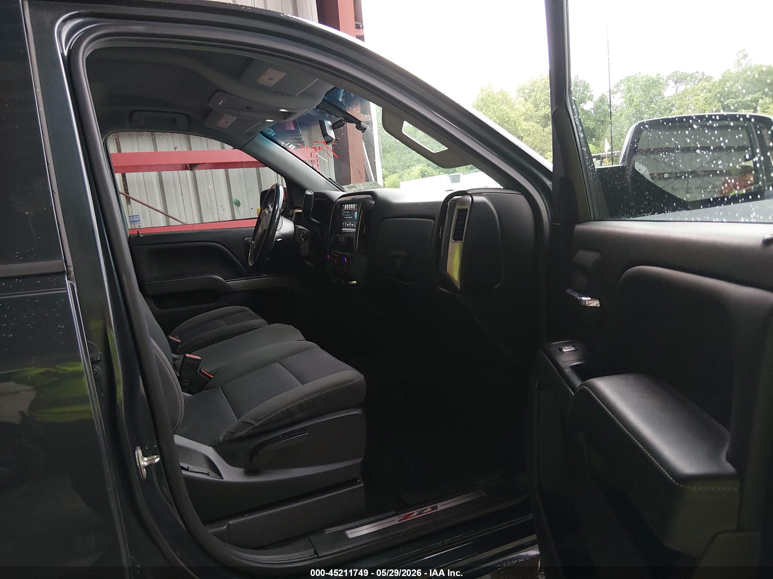 CHEVROLET SILVERADO image 5