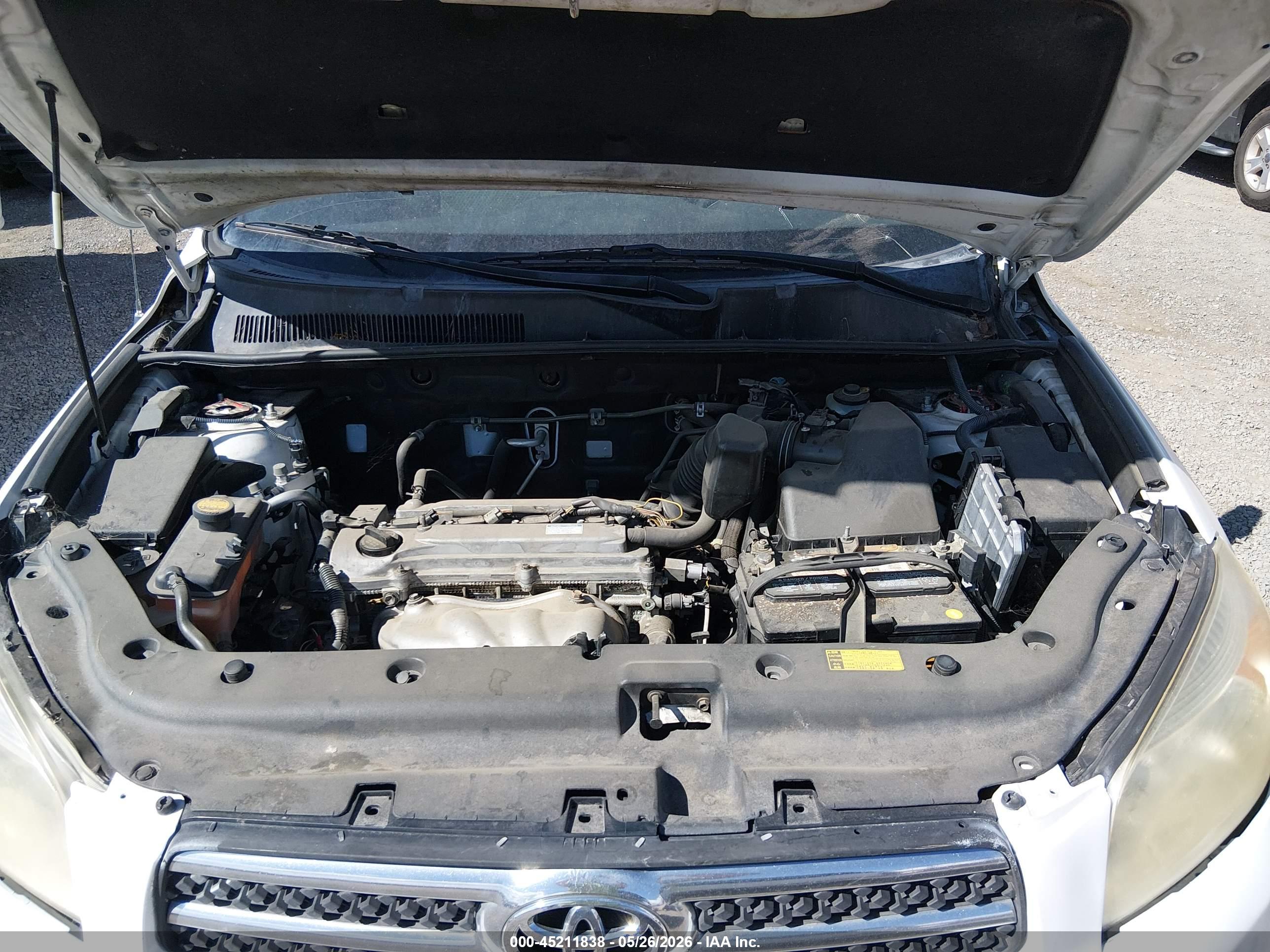 TOYOTA RAV4 image 10
