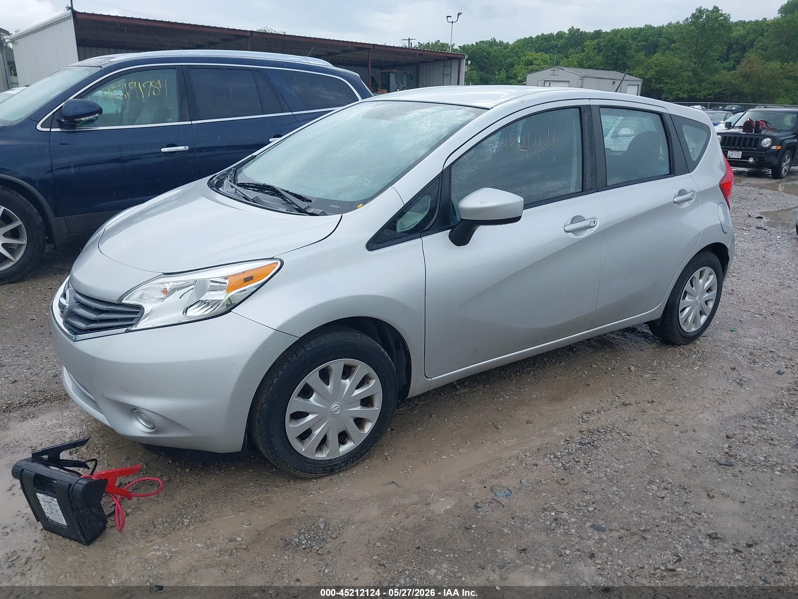 NISSAN VERSA image 2