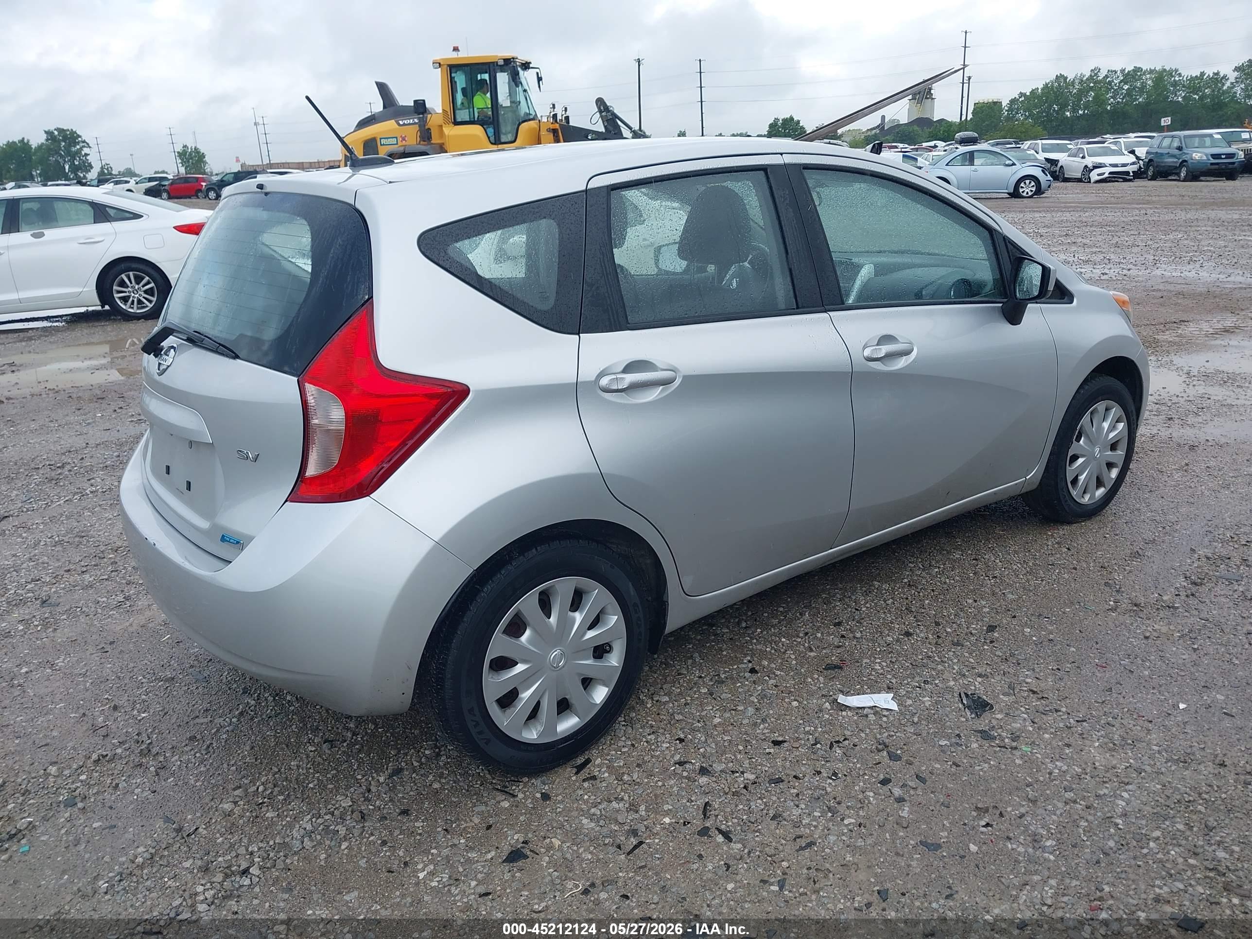 NISSAN VERSA image 4