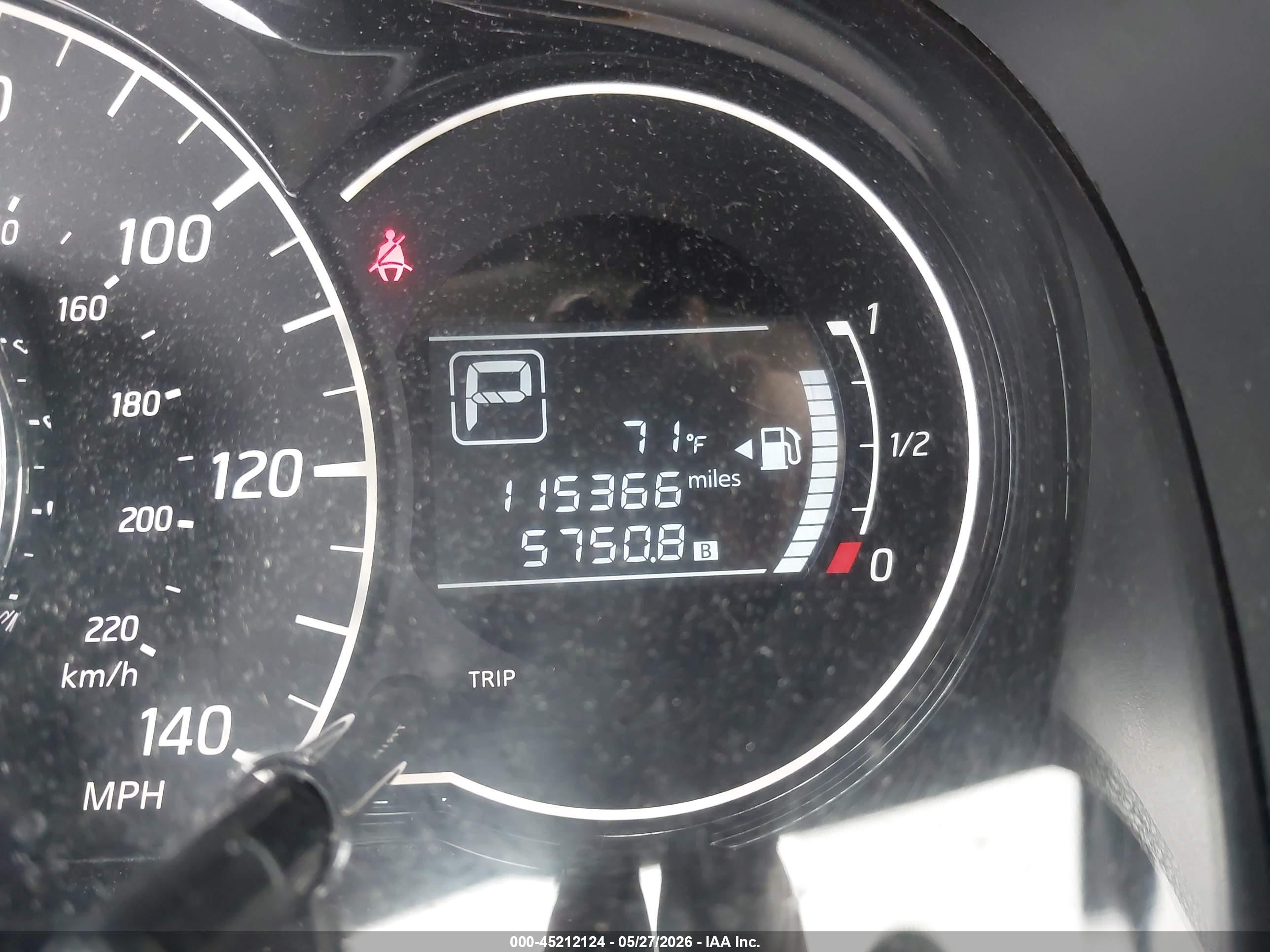 NISSAN VERSA image 7