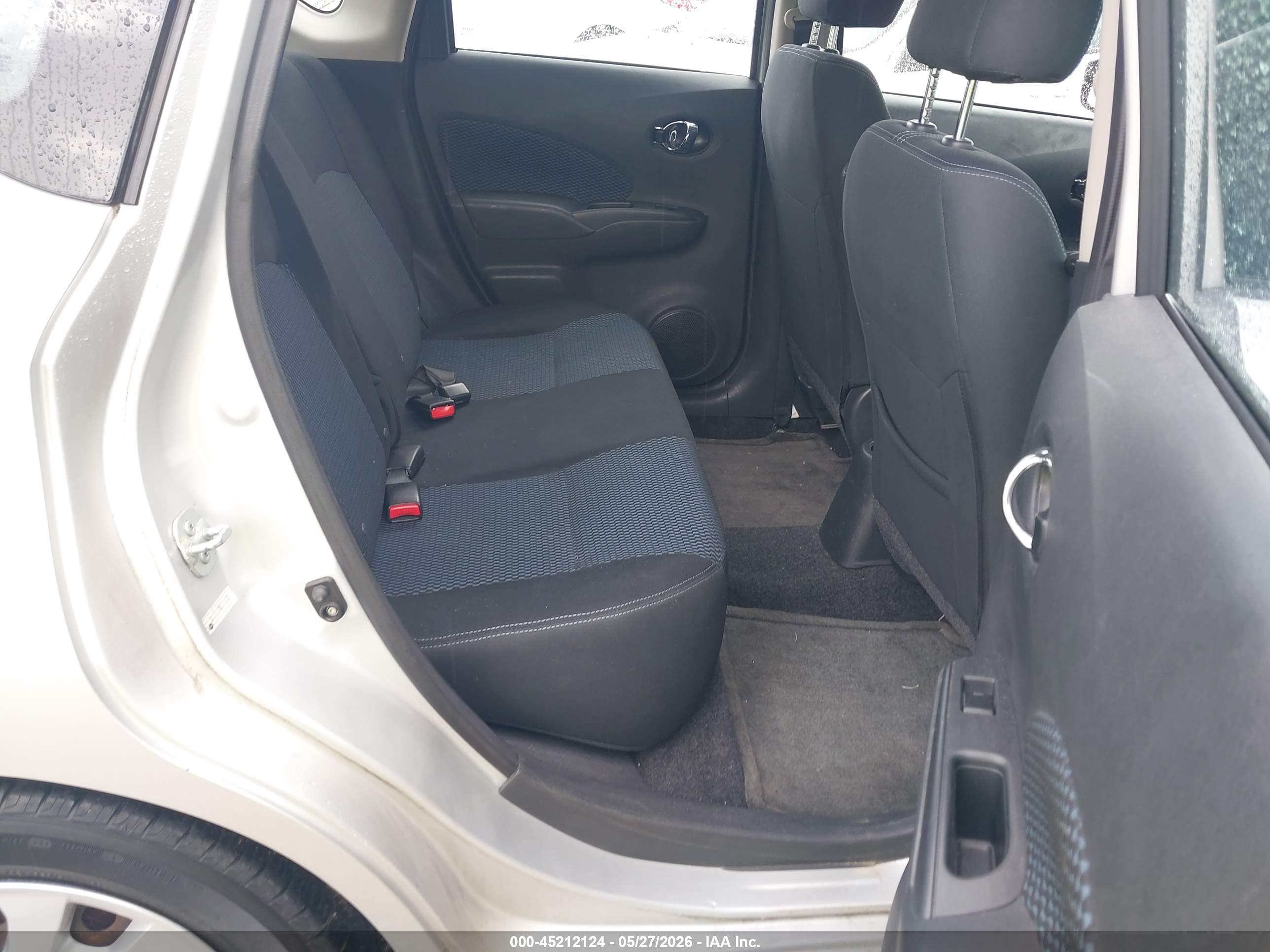 NISSAN VERSA image 8