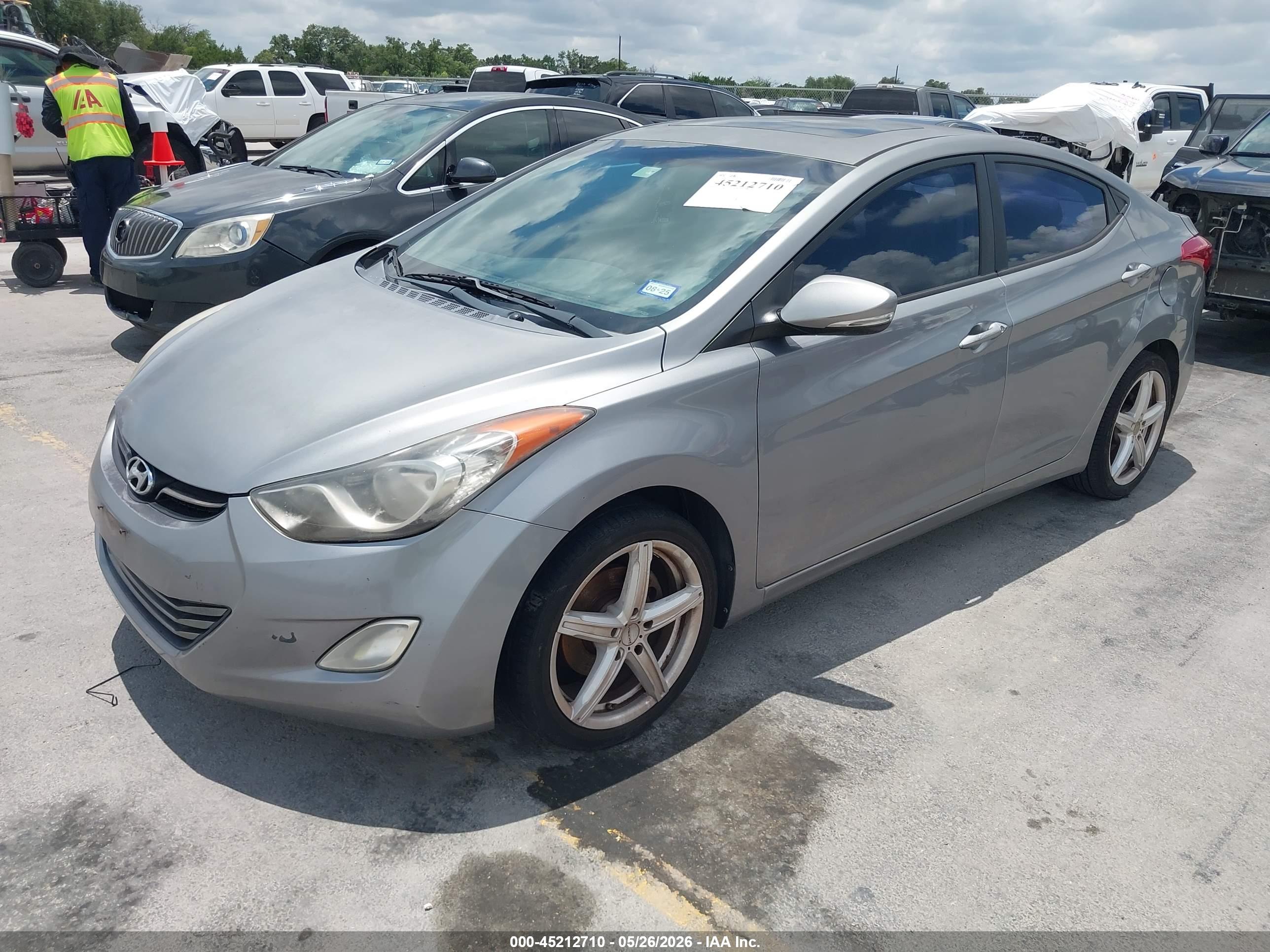 HYUNDAI ELANTRA image 2