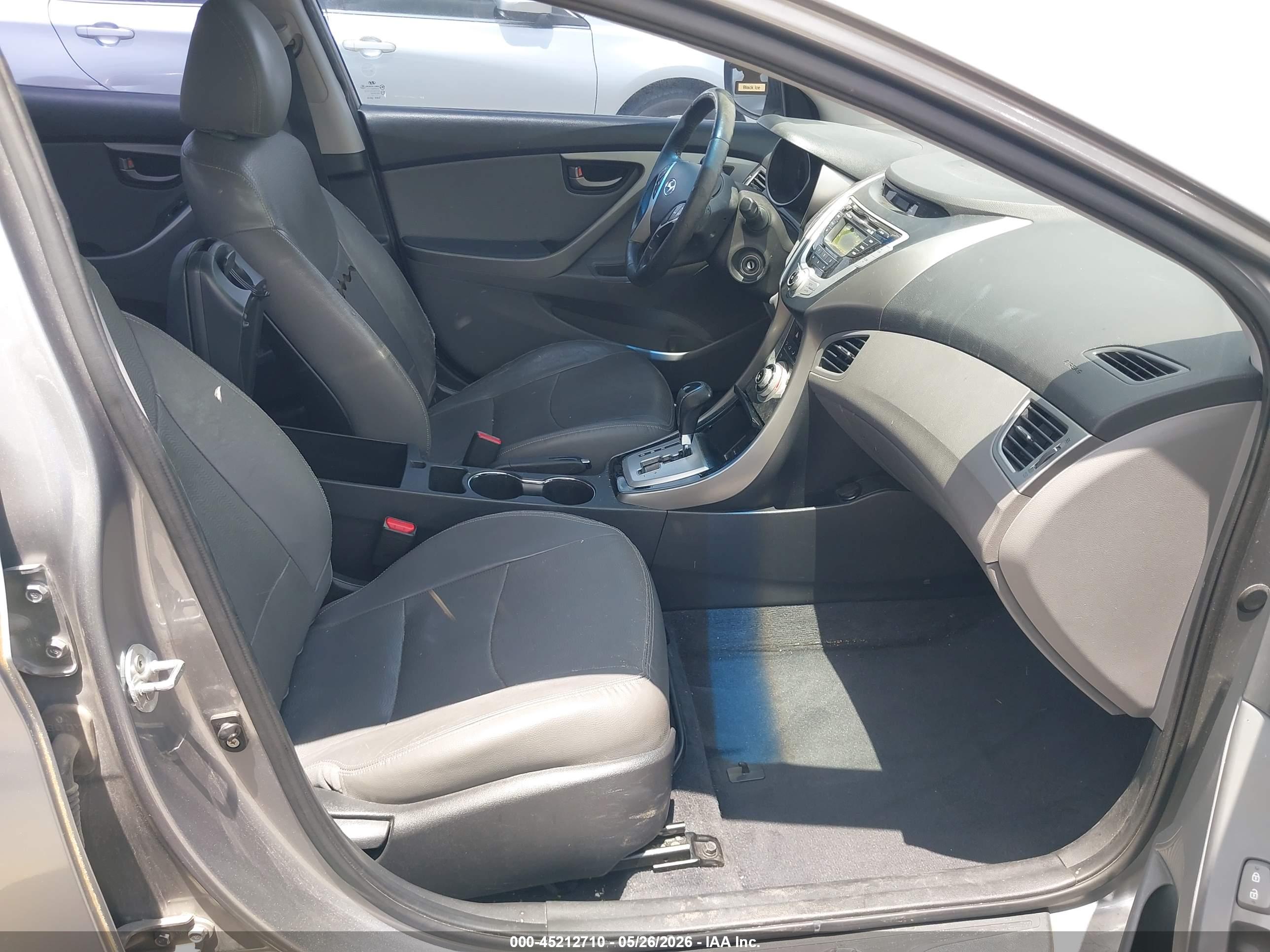 HYUNDAI ELANTRA image 5