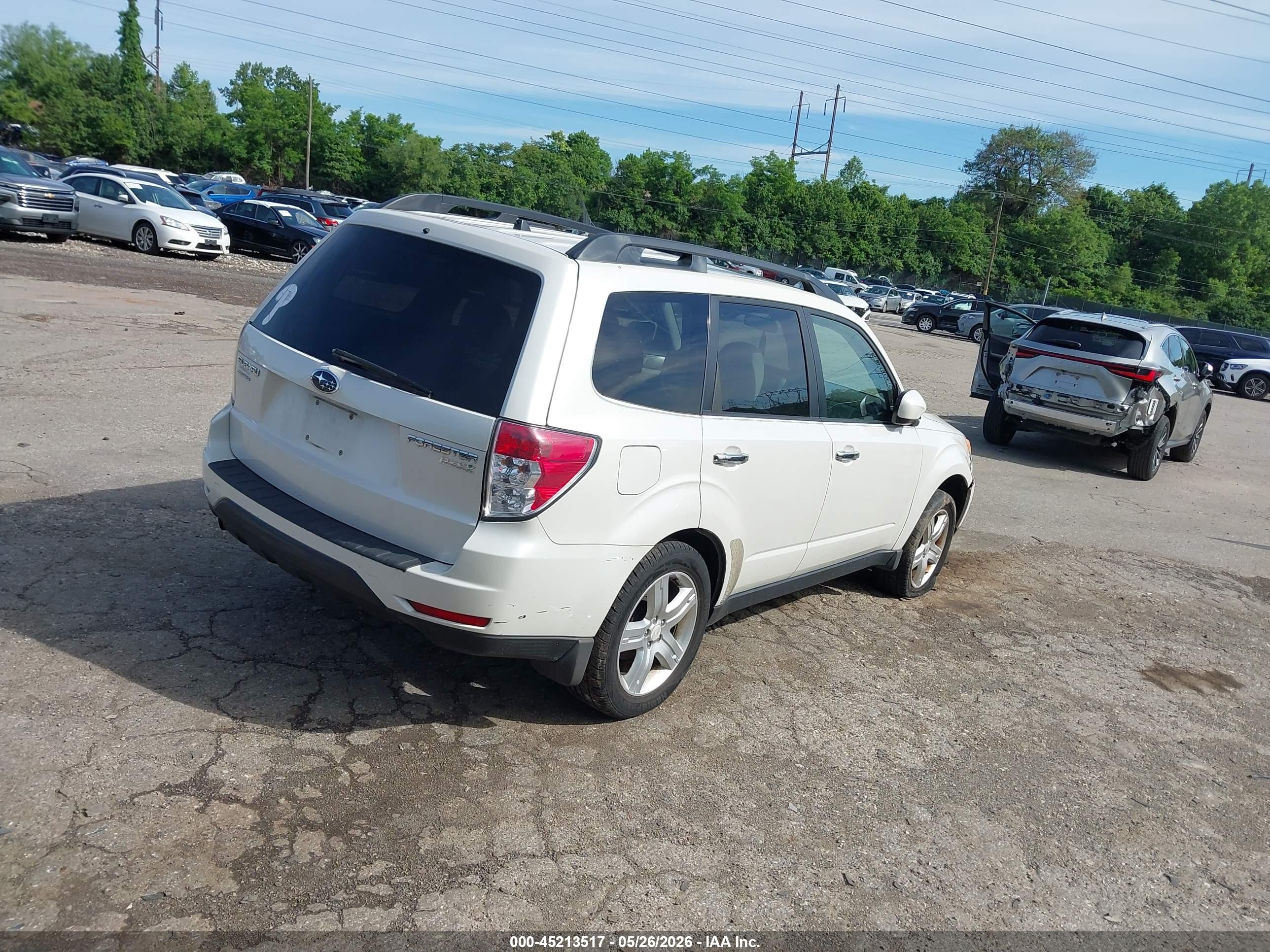 SUBARU FORESTER image 4