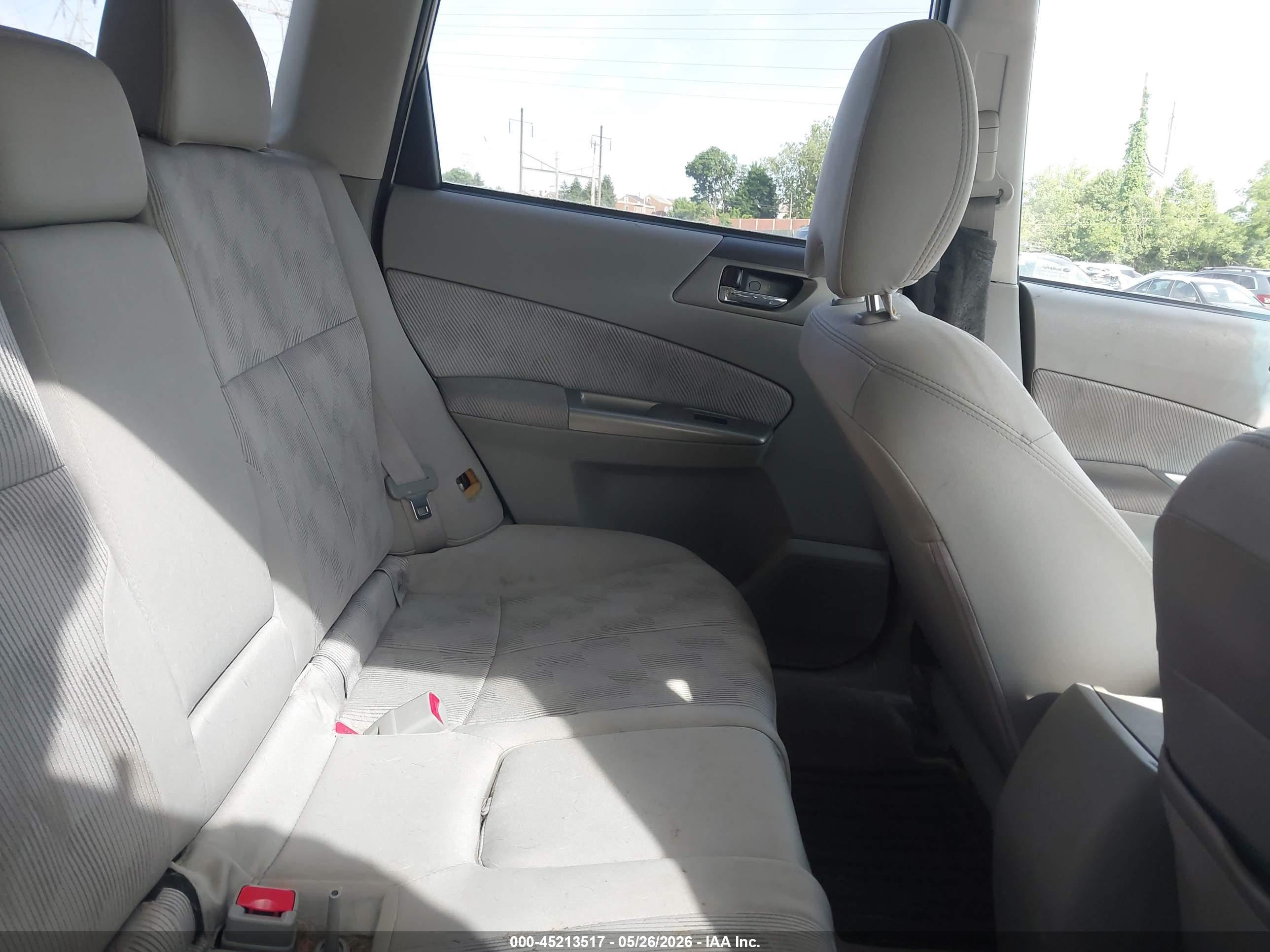 SUBARU FORESTER image 8
