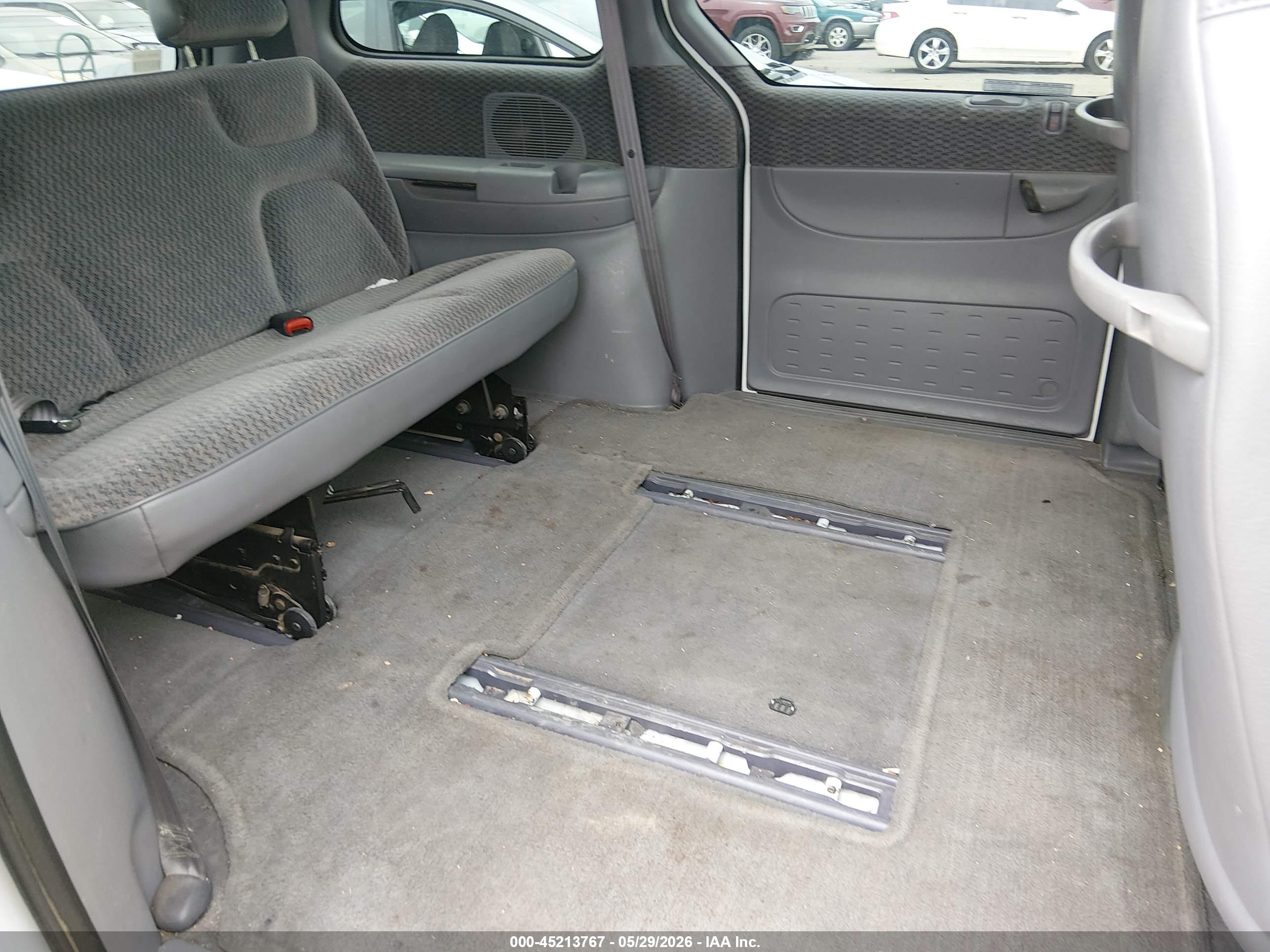 DODGE CARAVAN image 8