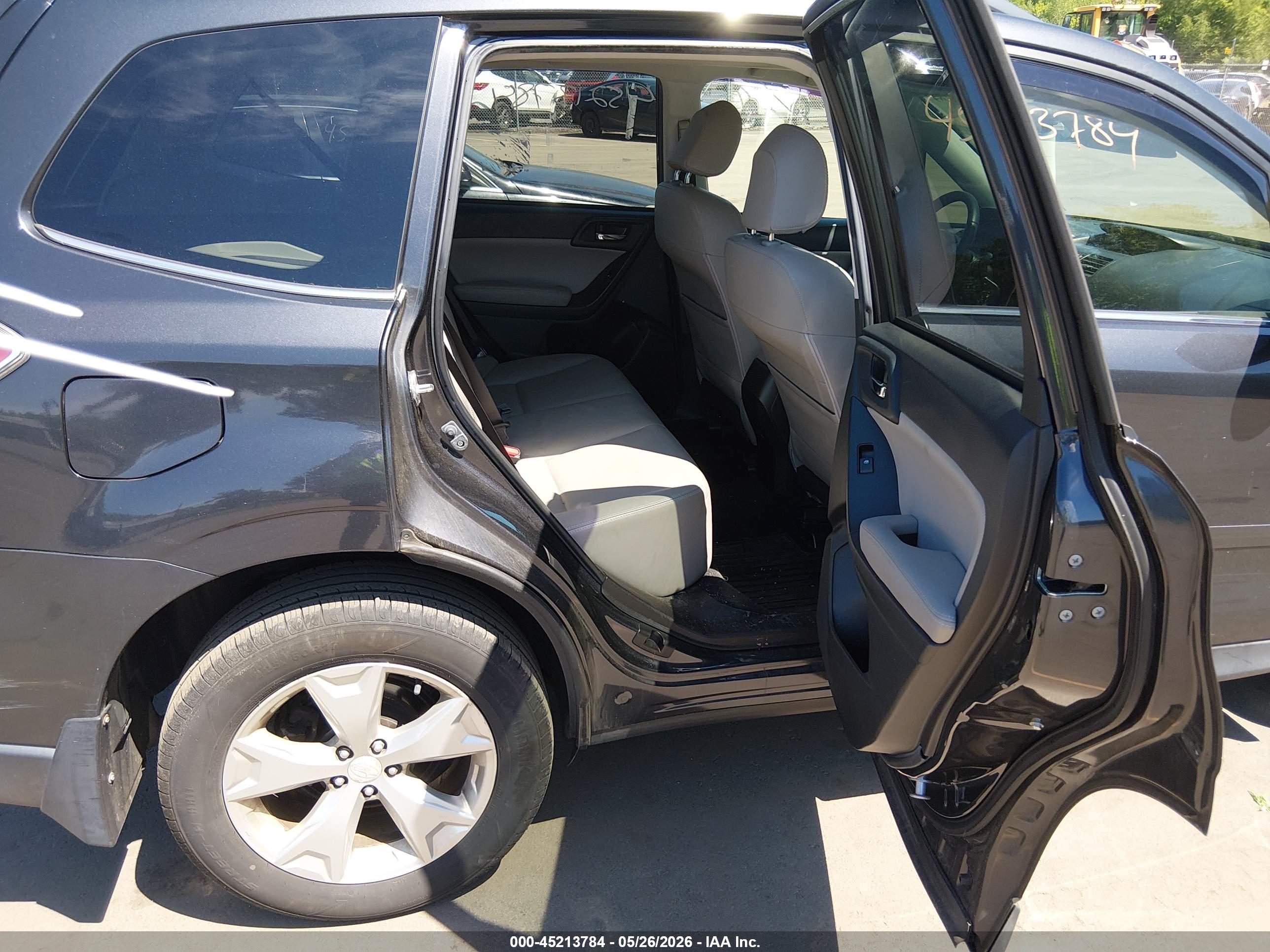 SUBARU FORESTER image 8