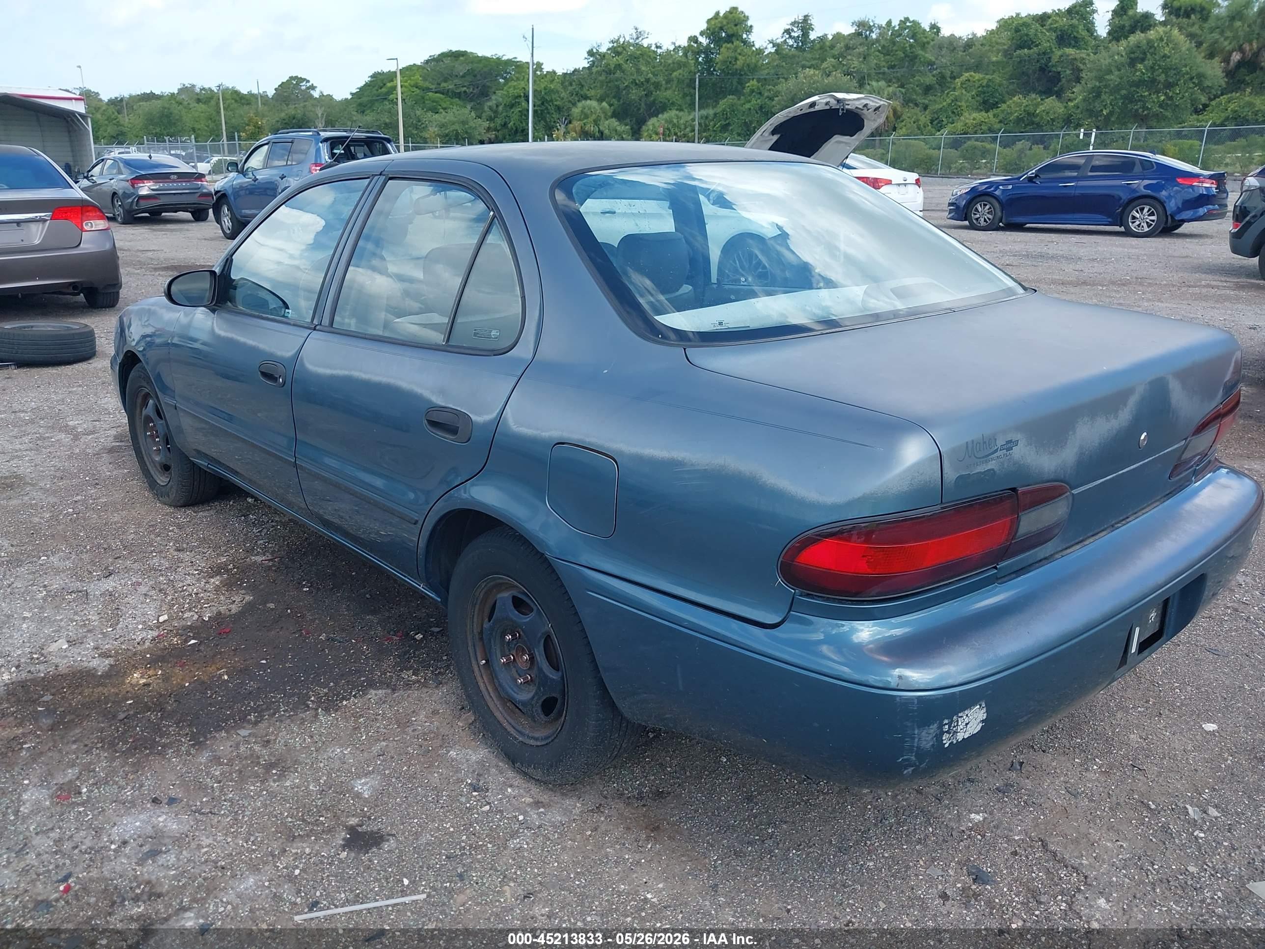 GEO PRIZM image 3