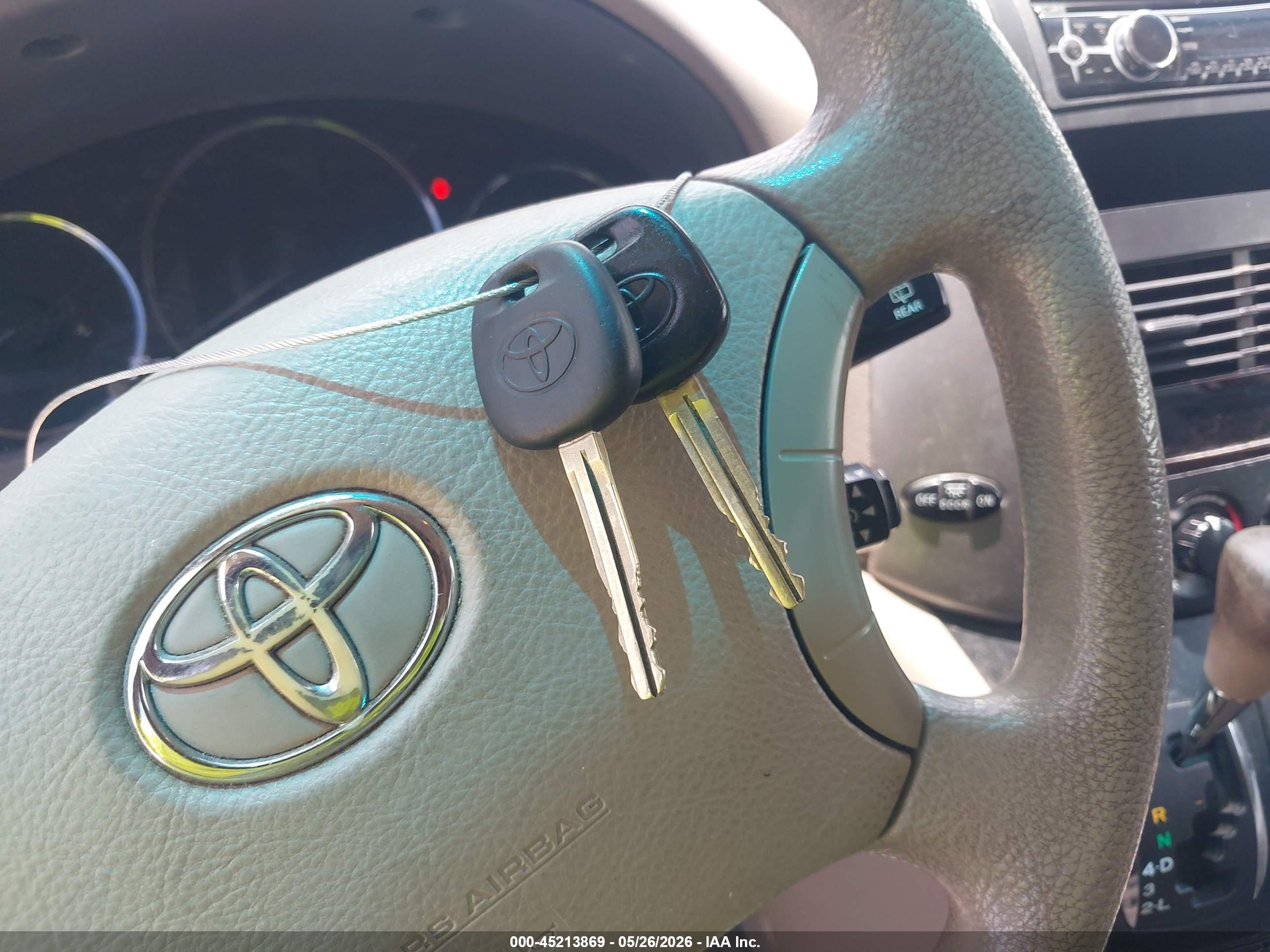 TOYOTA SIENNA image 11