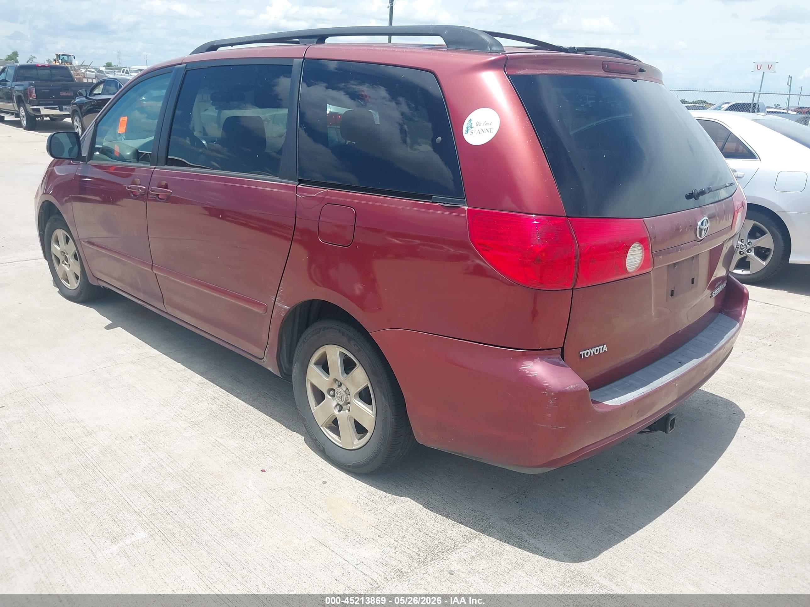 TOYOTA SIENNA image 3