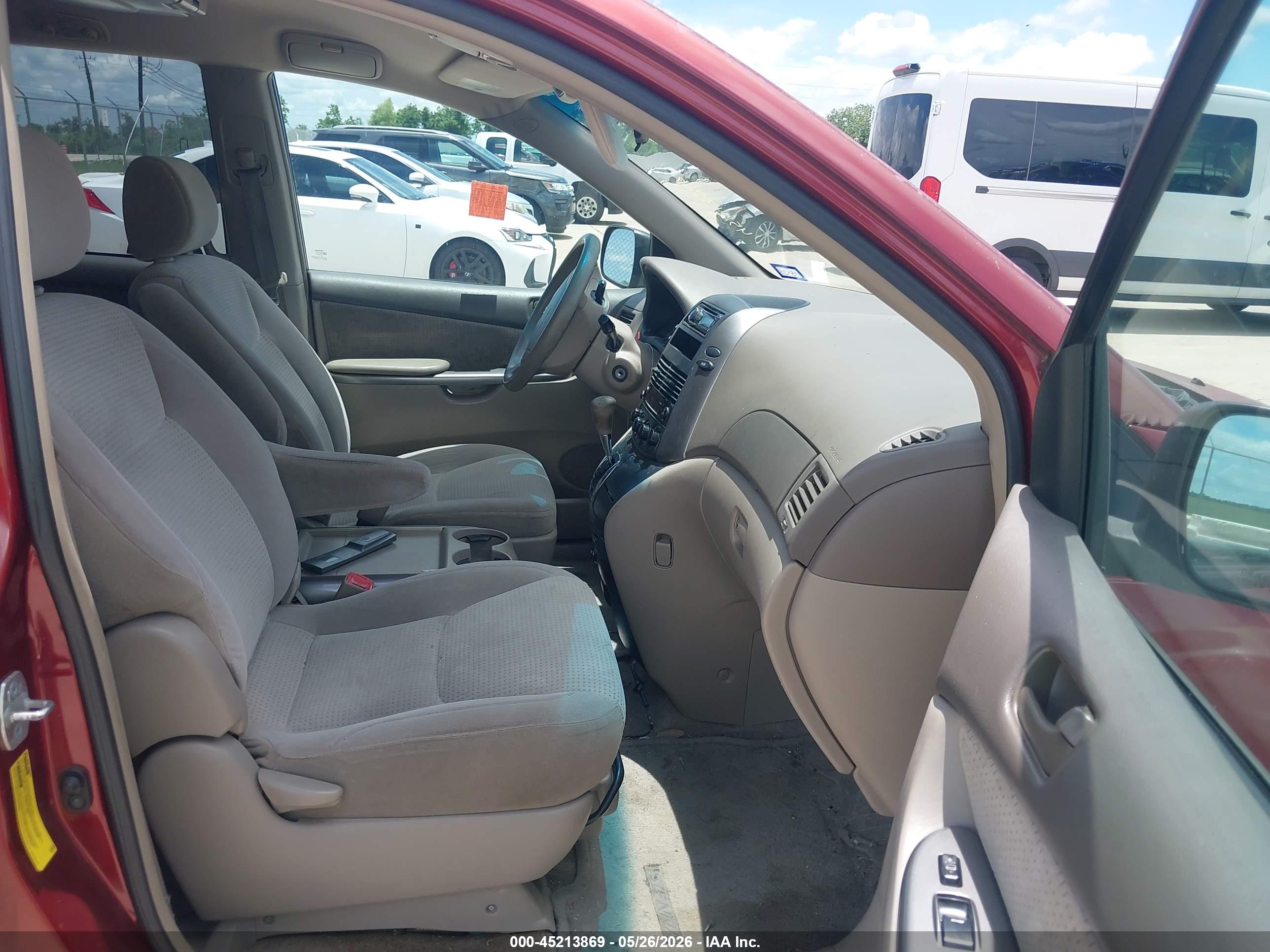 TOYOTA SIENNA image 5