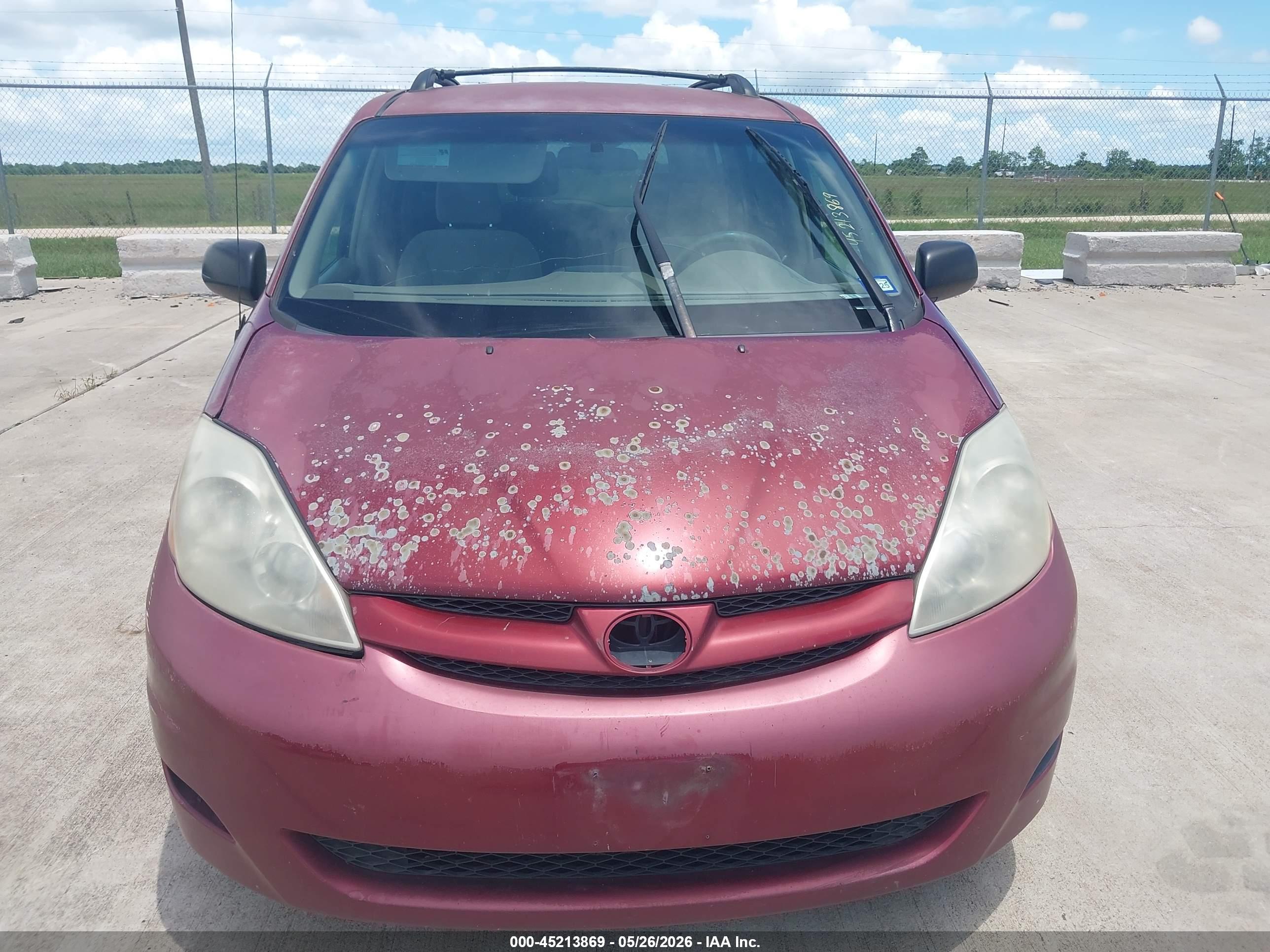 TOYOTA SIENNA image 6