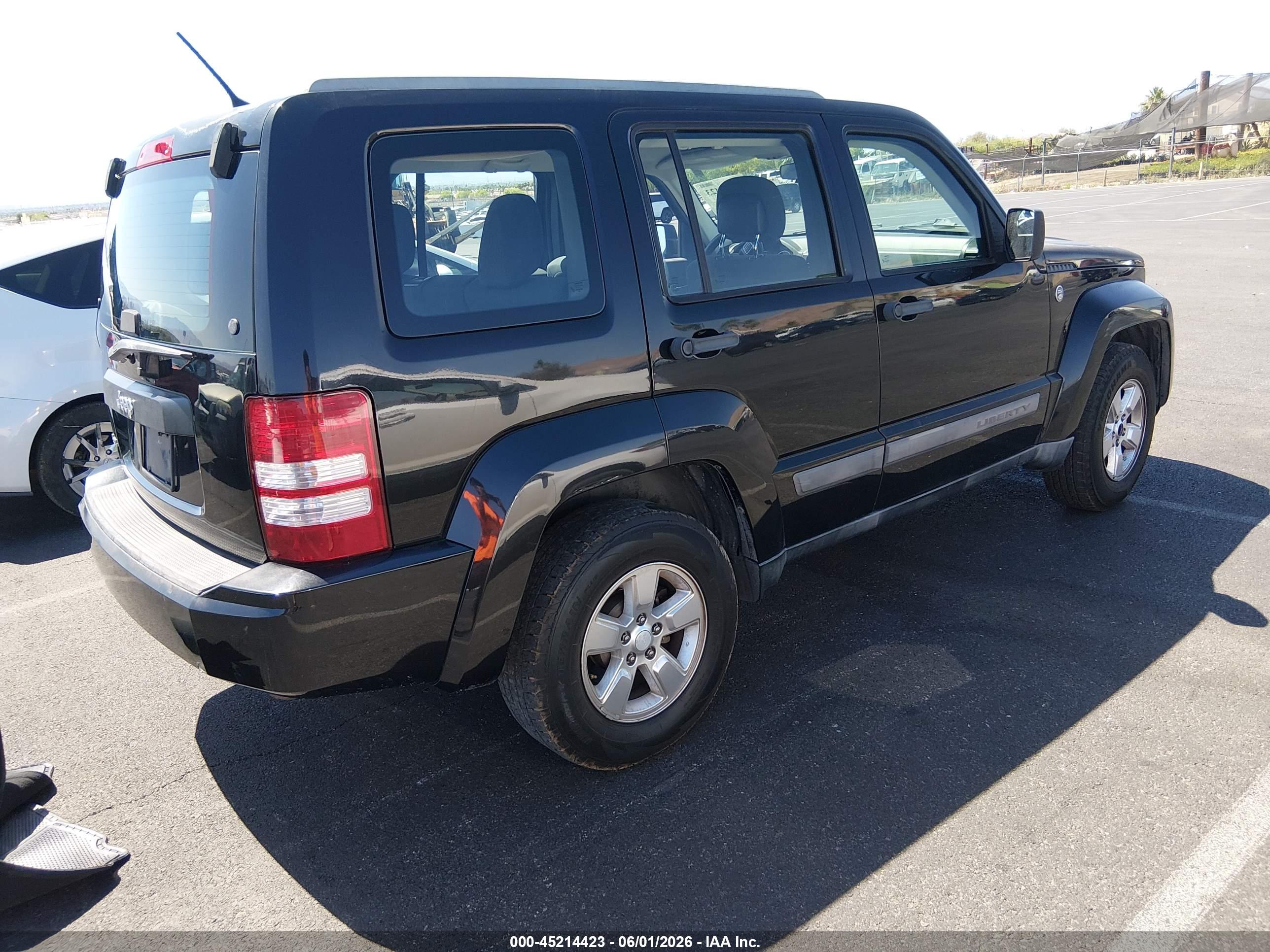 JEEP LIBERTY image 4