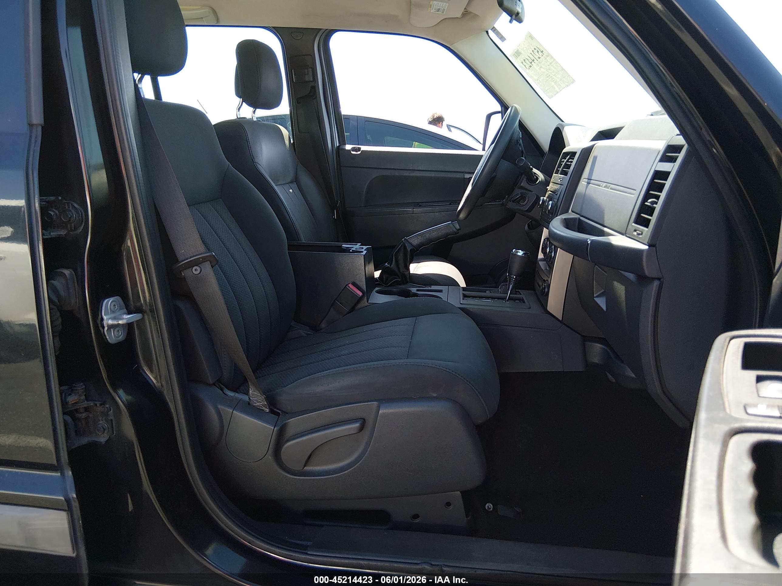 JEEP LIBERTY image 5