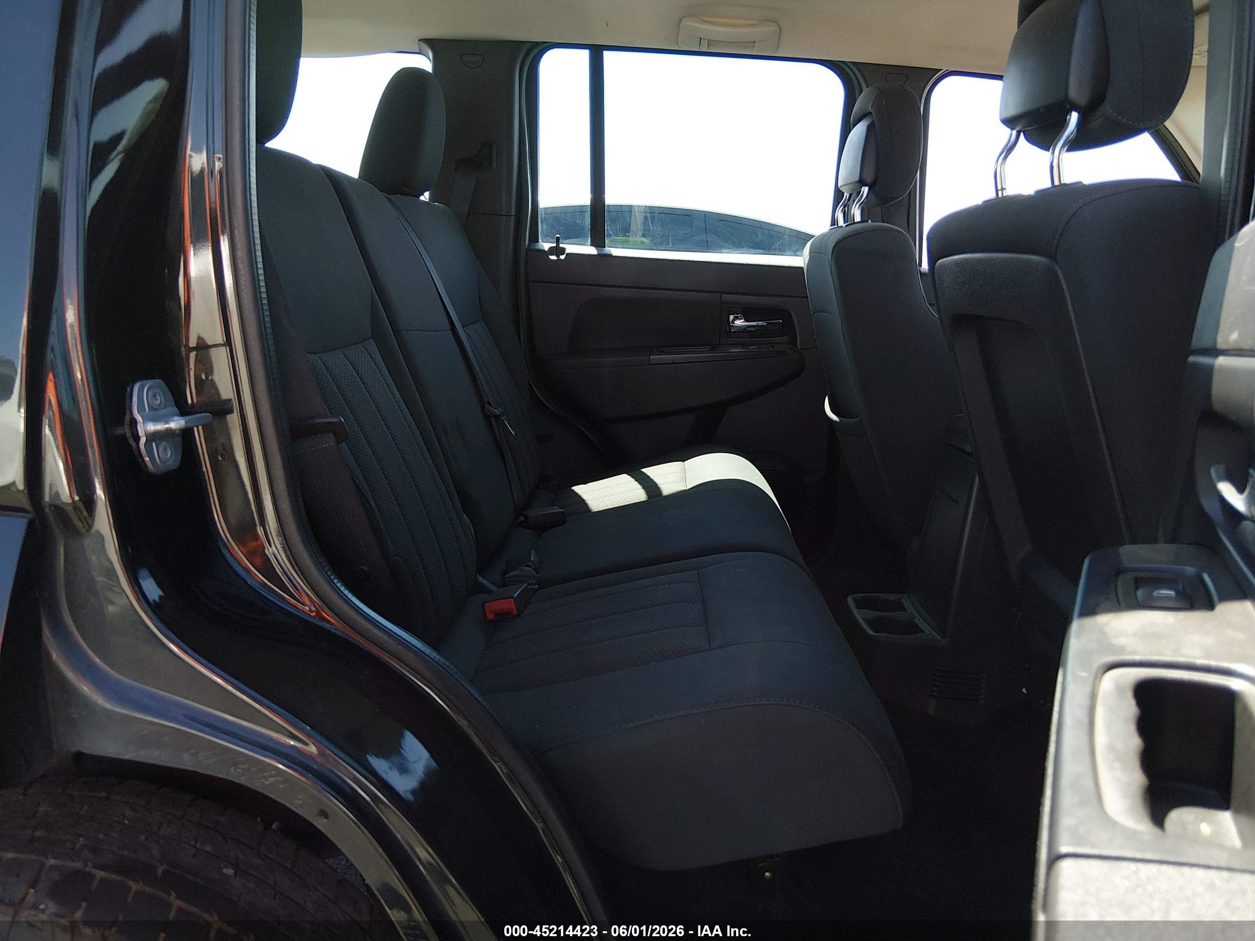 JEEP LIBERTY image 8