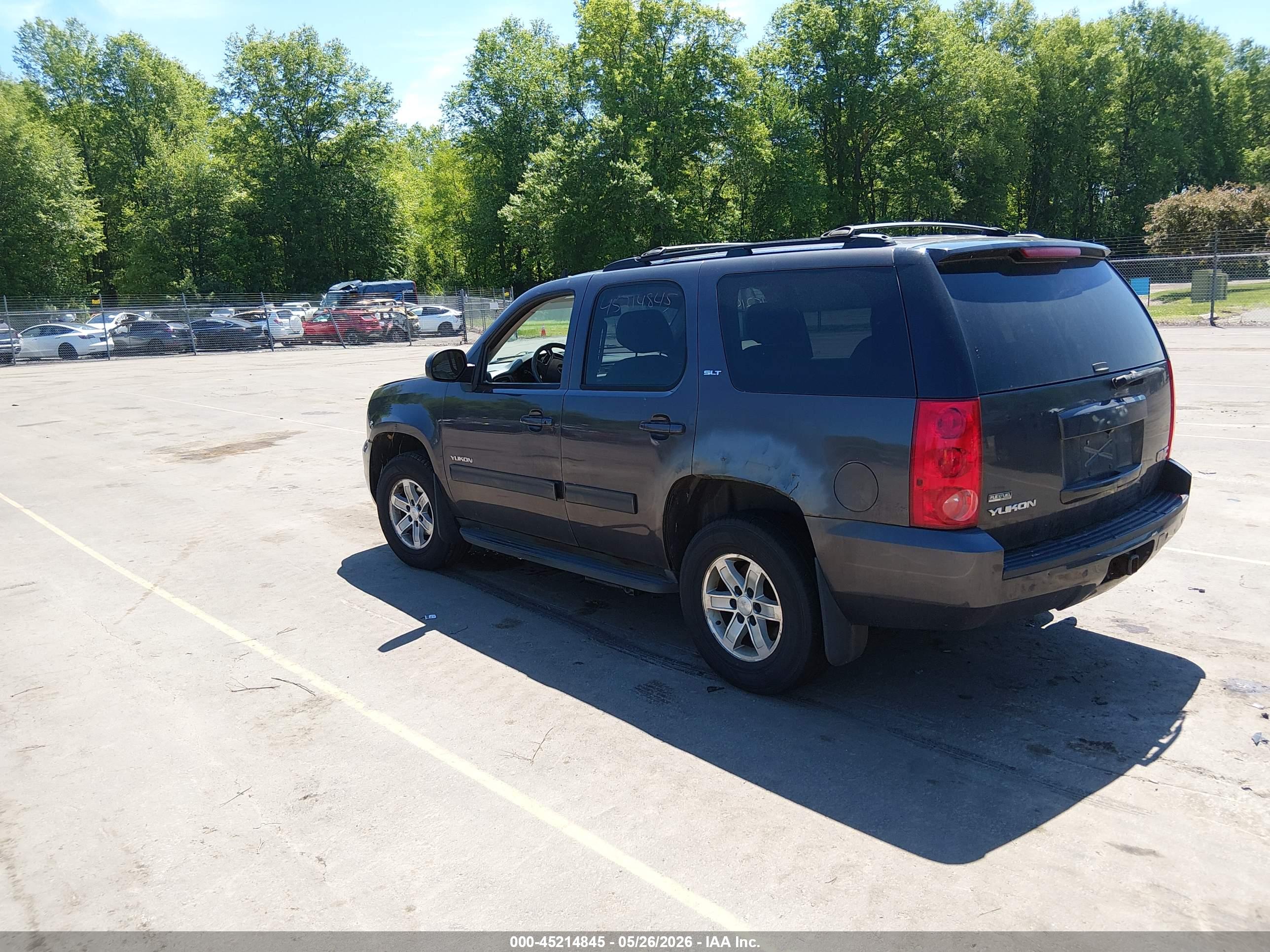GMC YUKON image 3