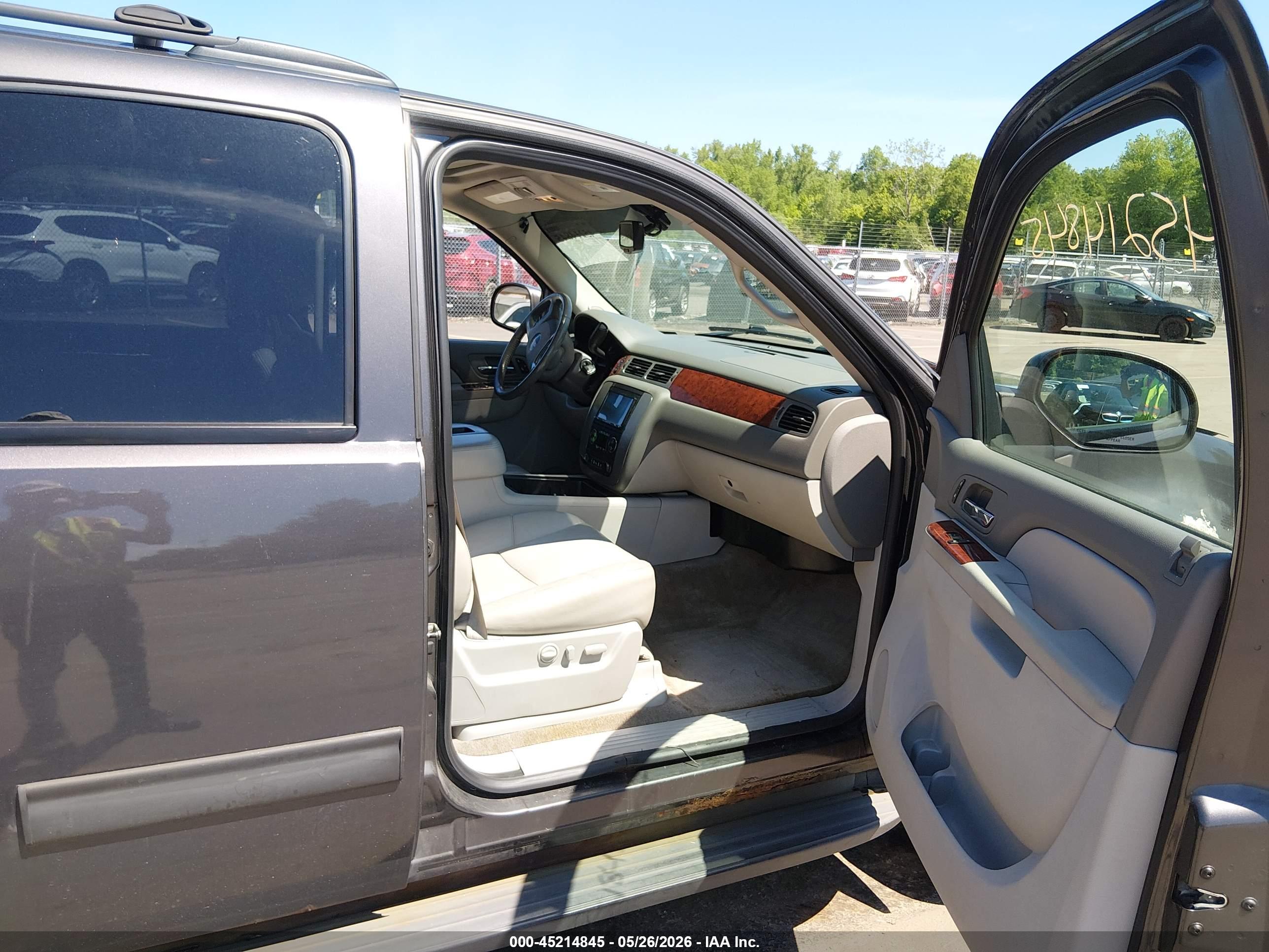 GMC YUKON image 5