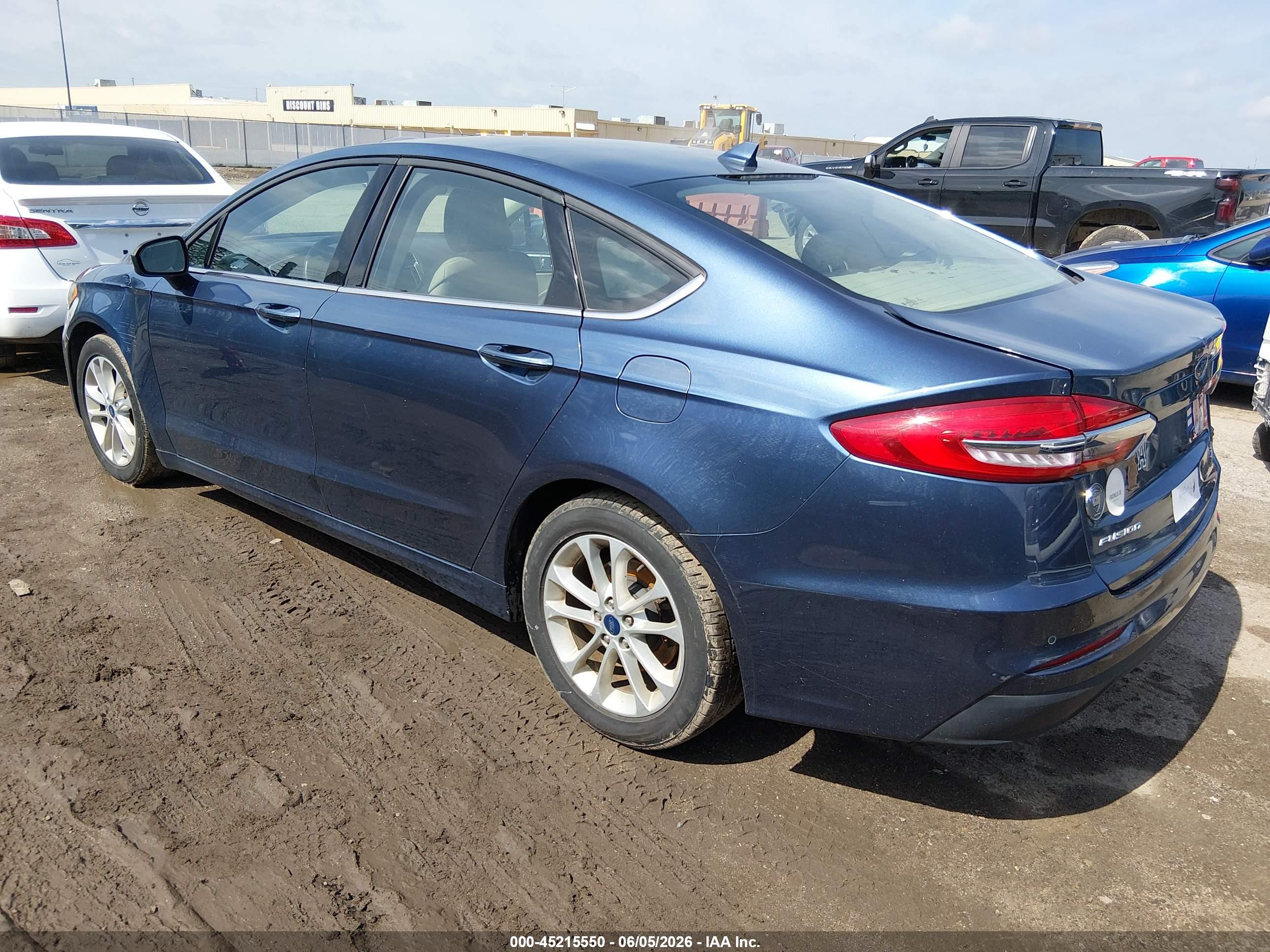 FORD FUSION image 3