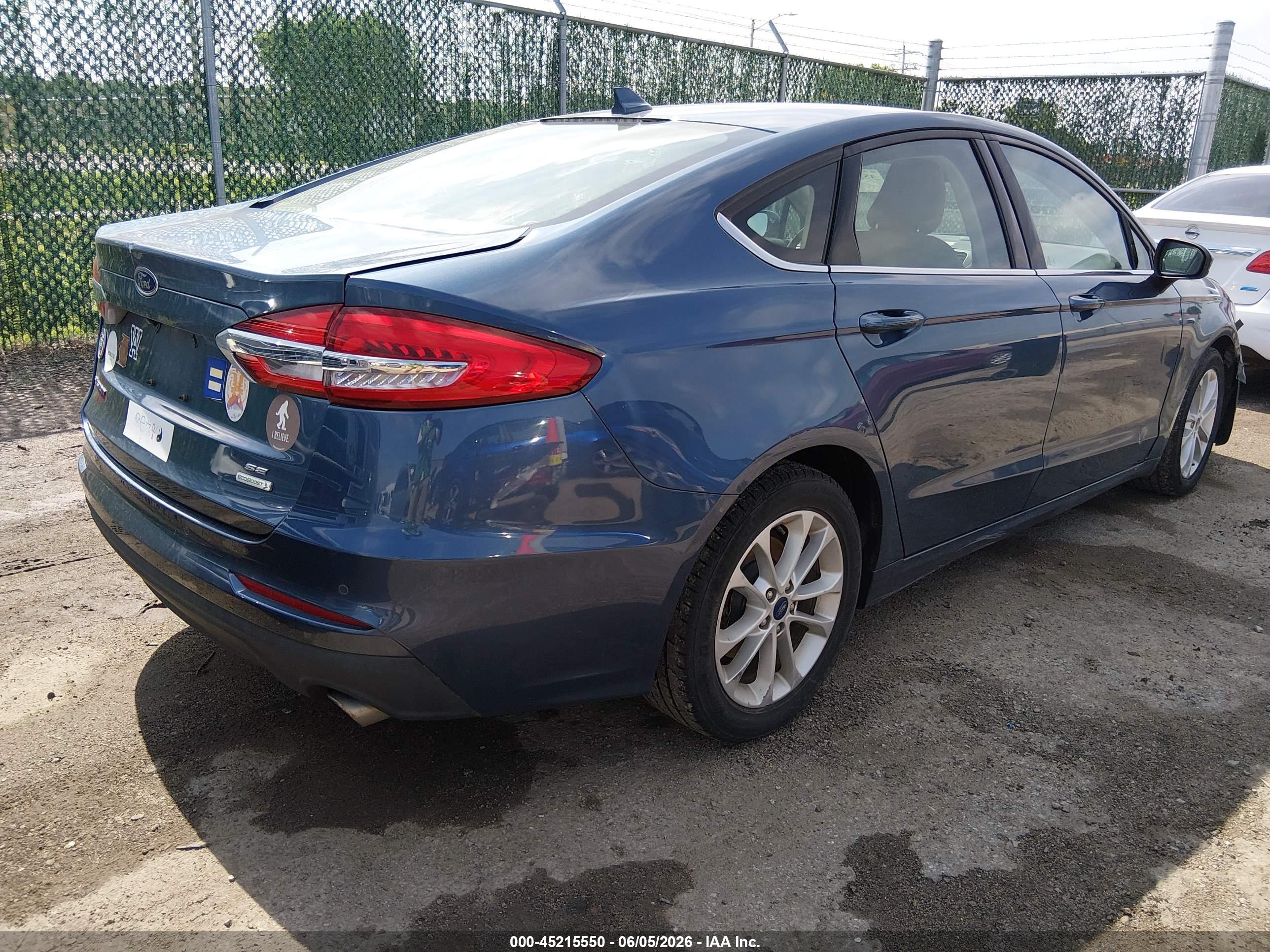 FORD FUSION image 4