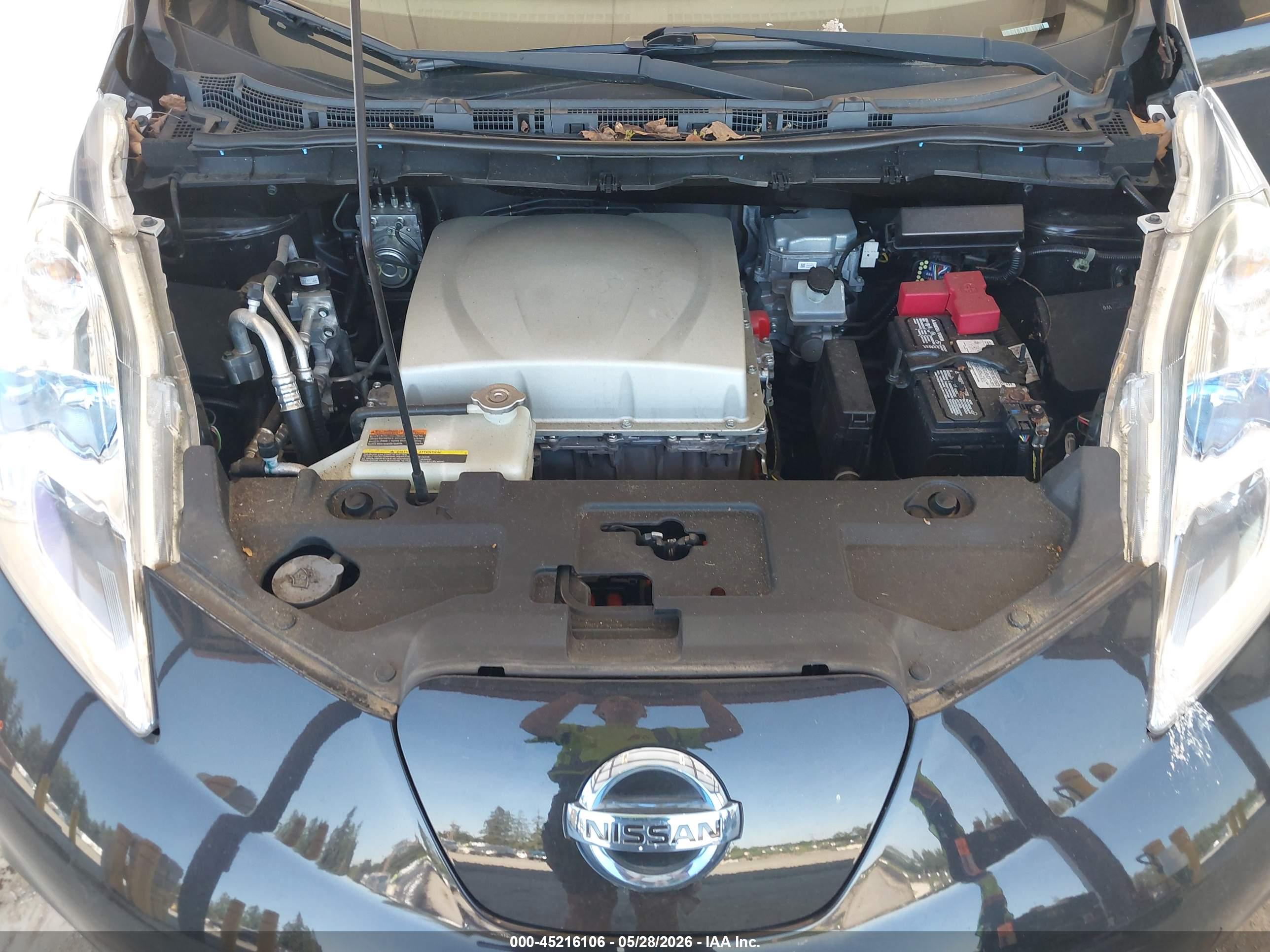 NISSAN LEAF image 10