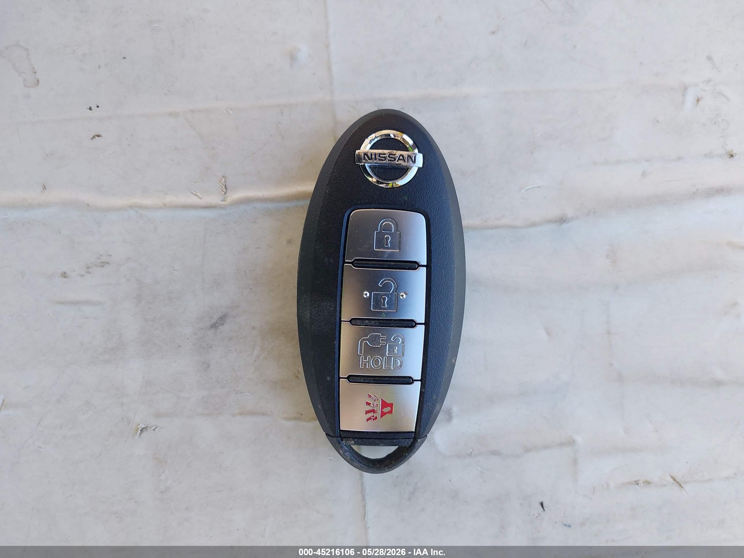 NISSAN LEAF image 11