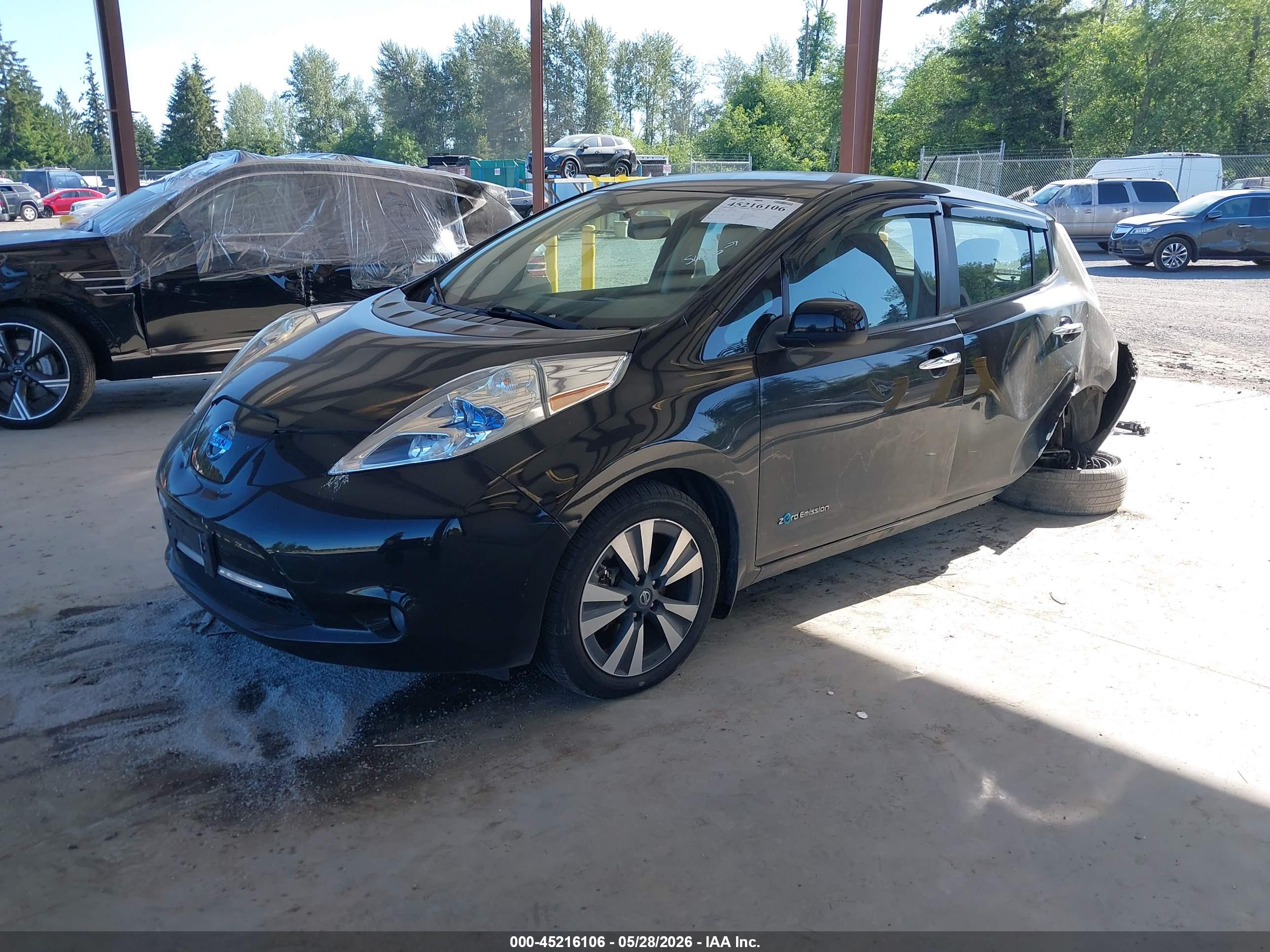 NISSAN LEAF image 2
