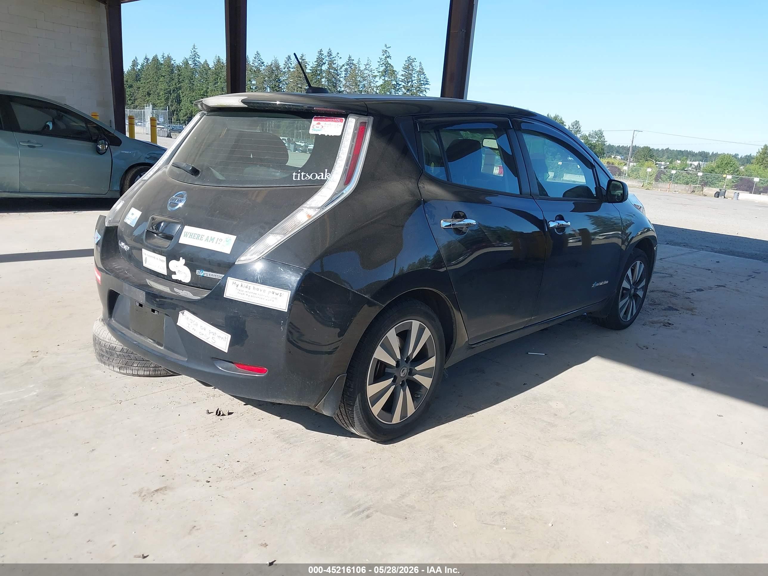 NISSAN LEAF image 4