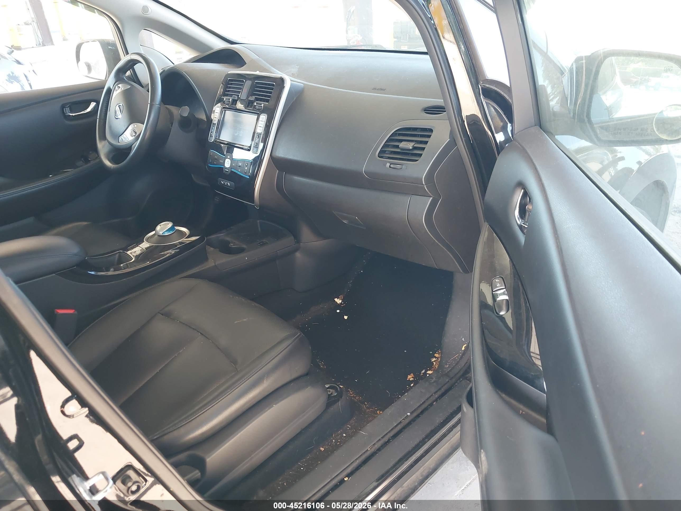 NISSAN LEAF image 5