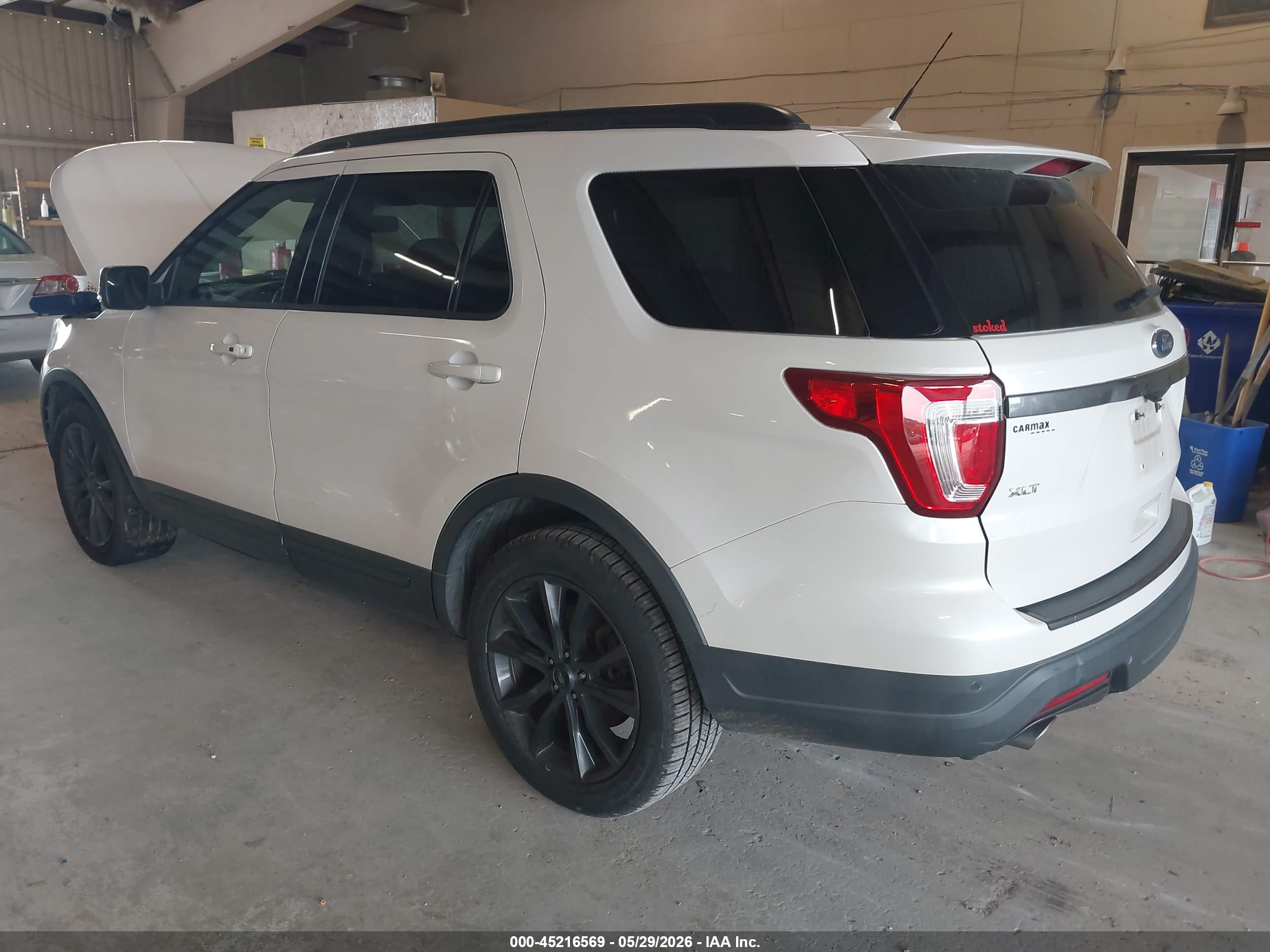 FORD EXPLORER image 3