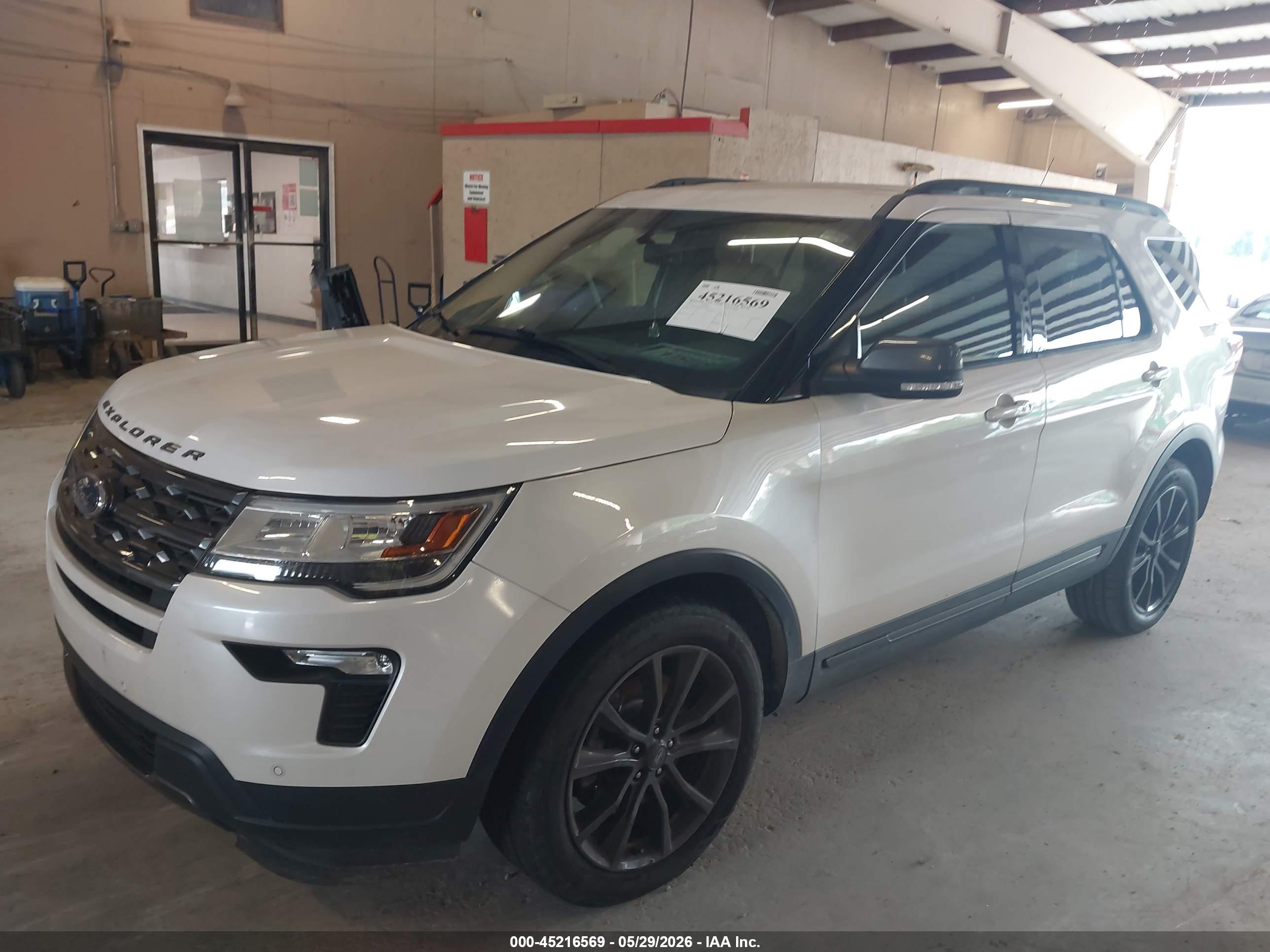 FORD EXPLORER image 6