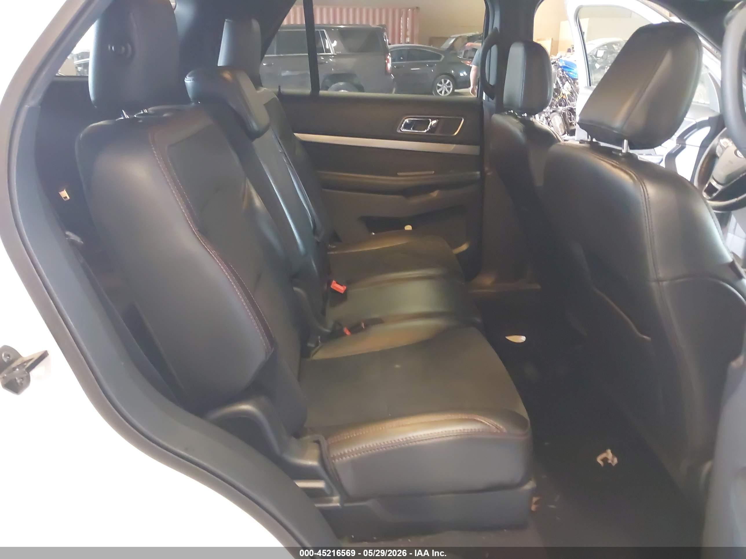 FORD EXPLORER image 8