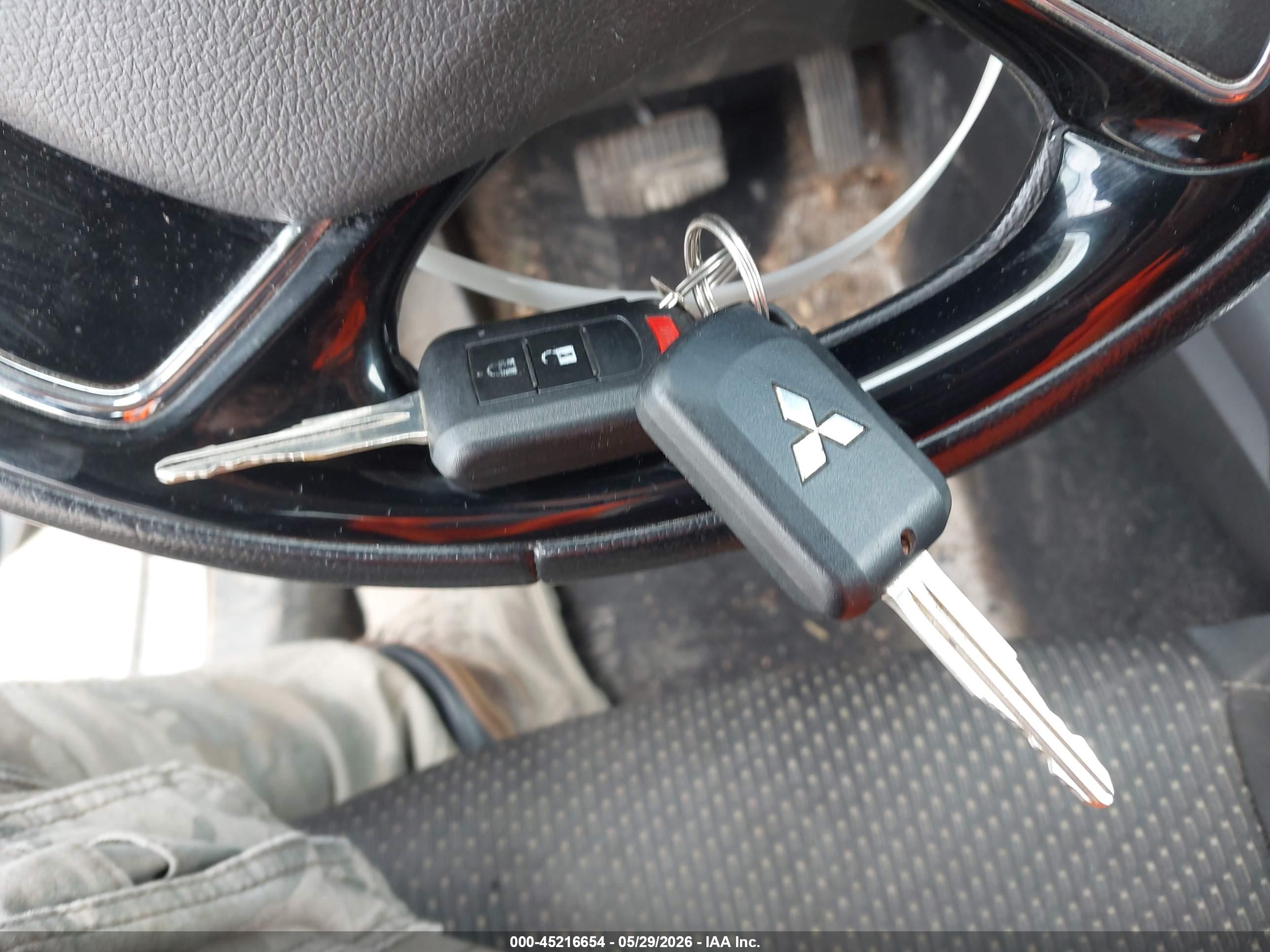 MITSUBISHI OUTLANDER image 11