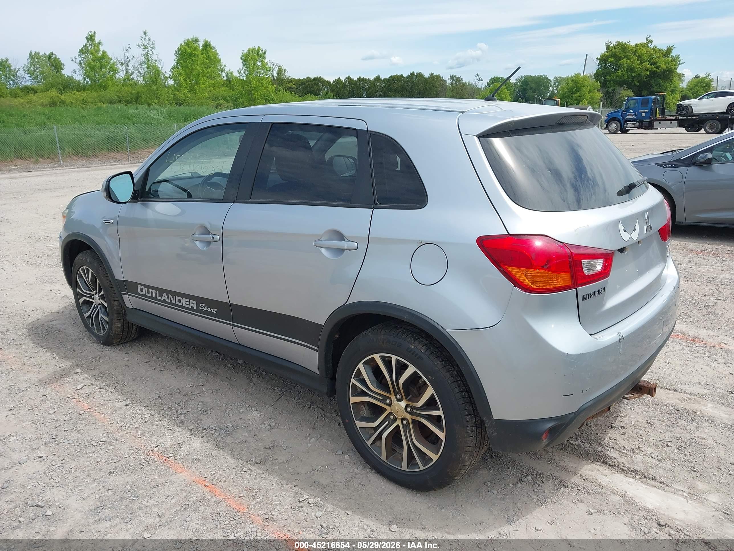 MITSUBISHI OUTLANDER image 3