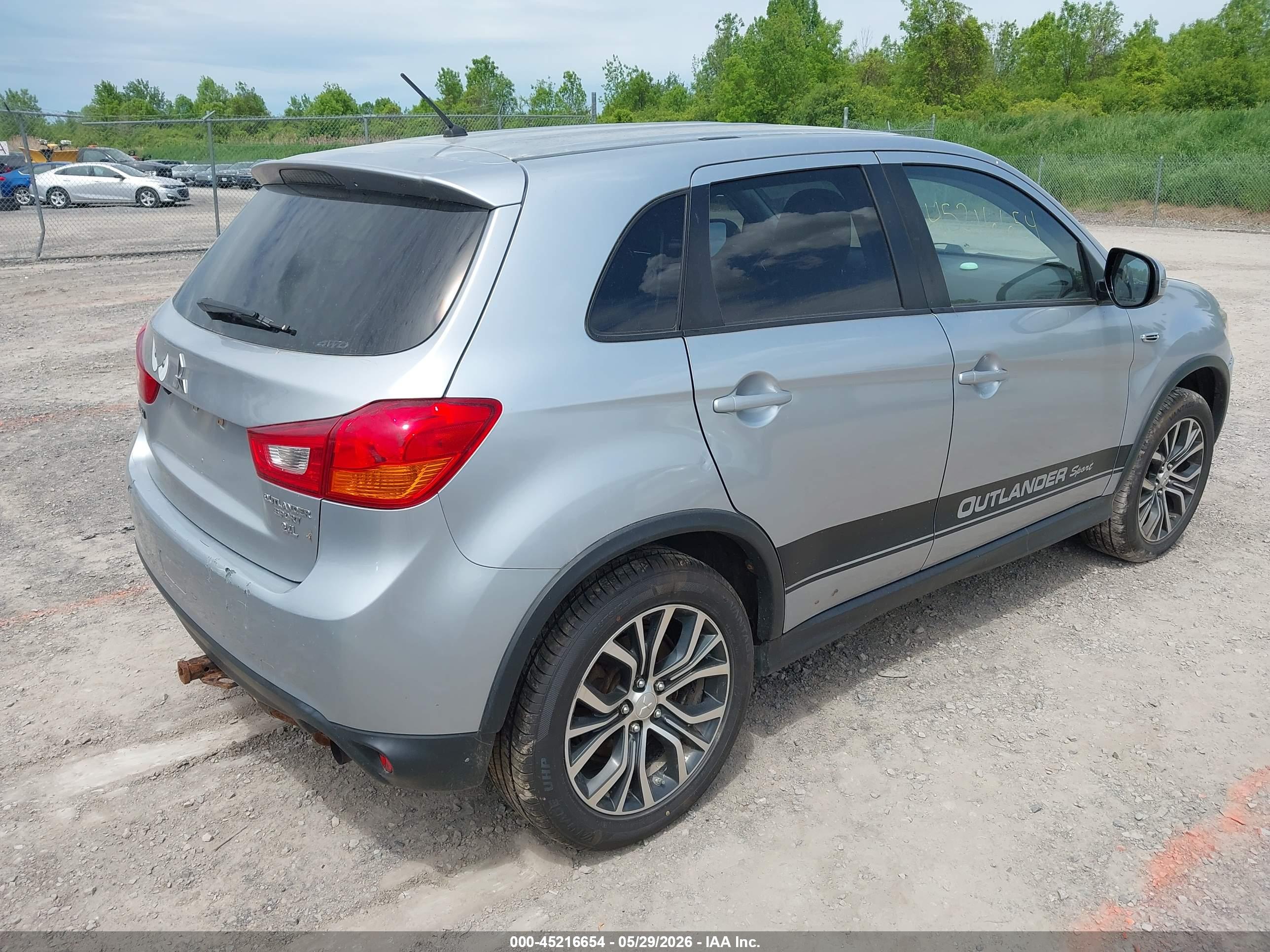 MITSUBISHI OUTLANDER image 4