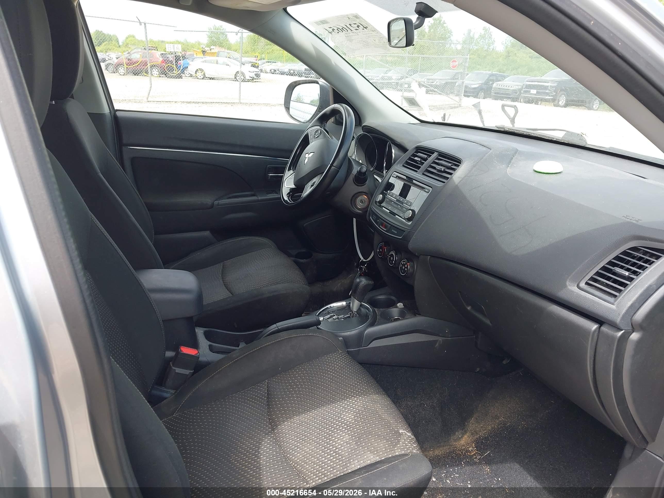 MITSUBISHI OUTLANDER image 5