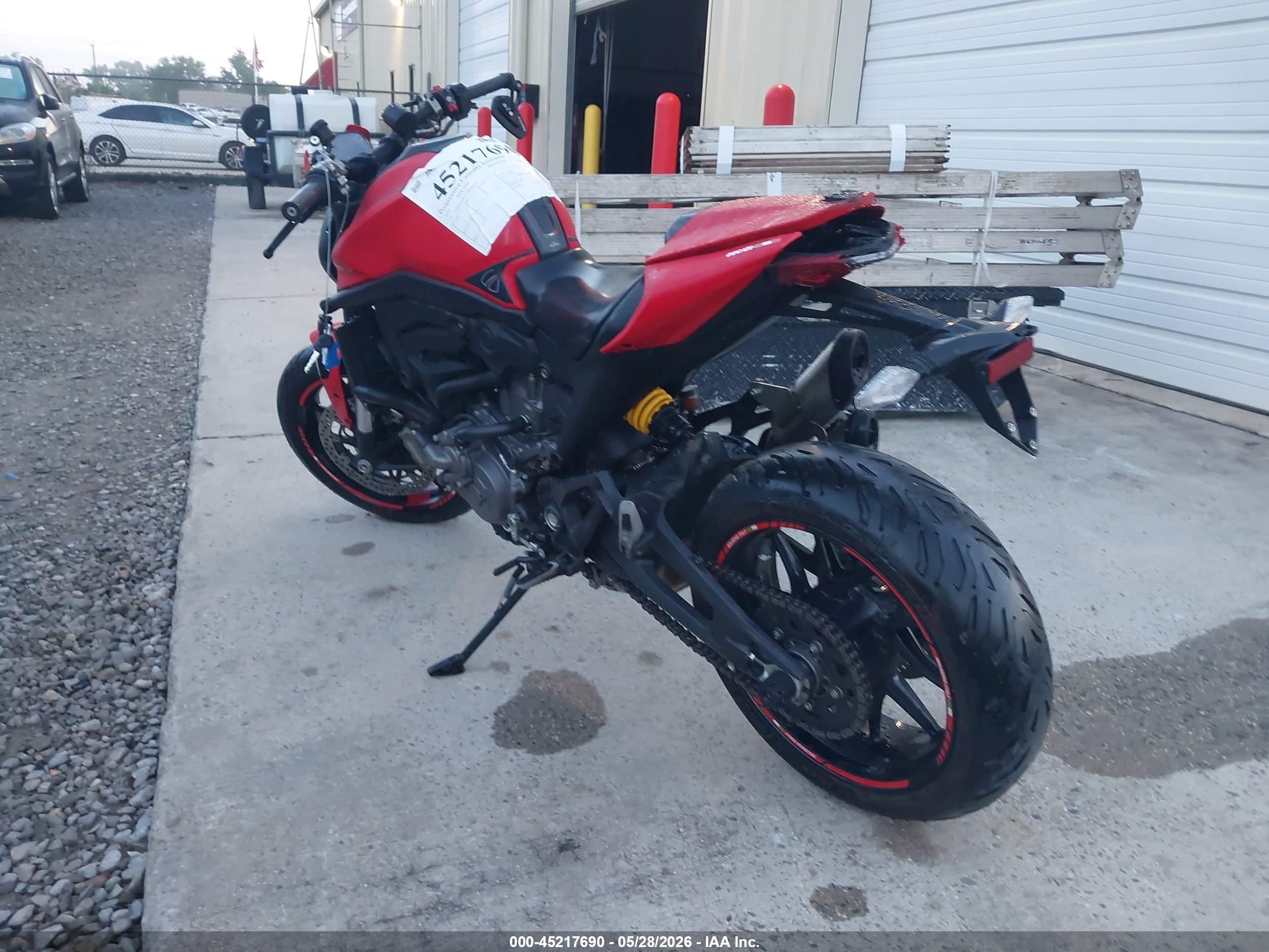 DUCATI MONSTER image 3
