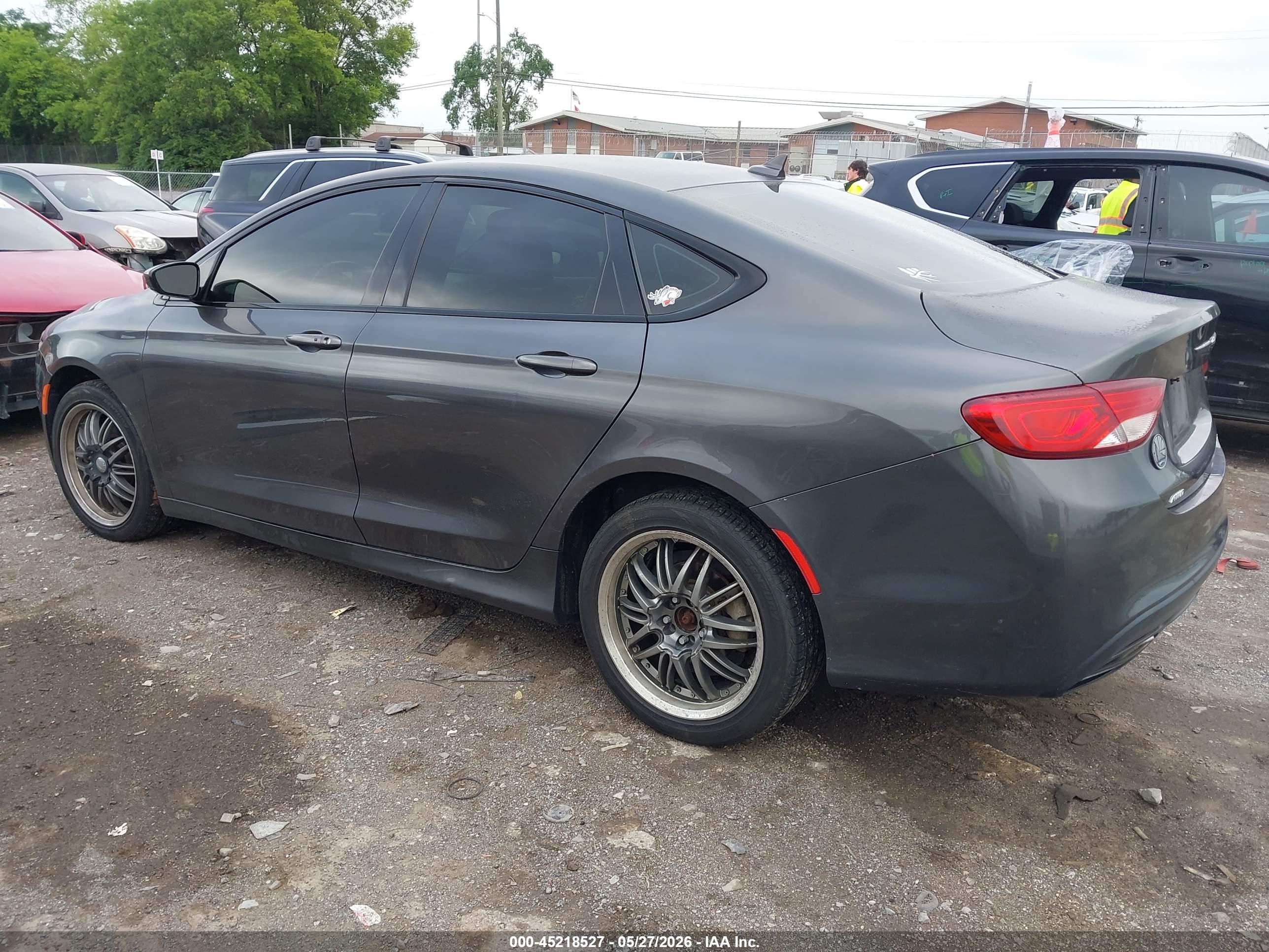 CHRYSLER 200 image 3