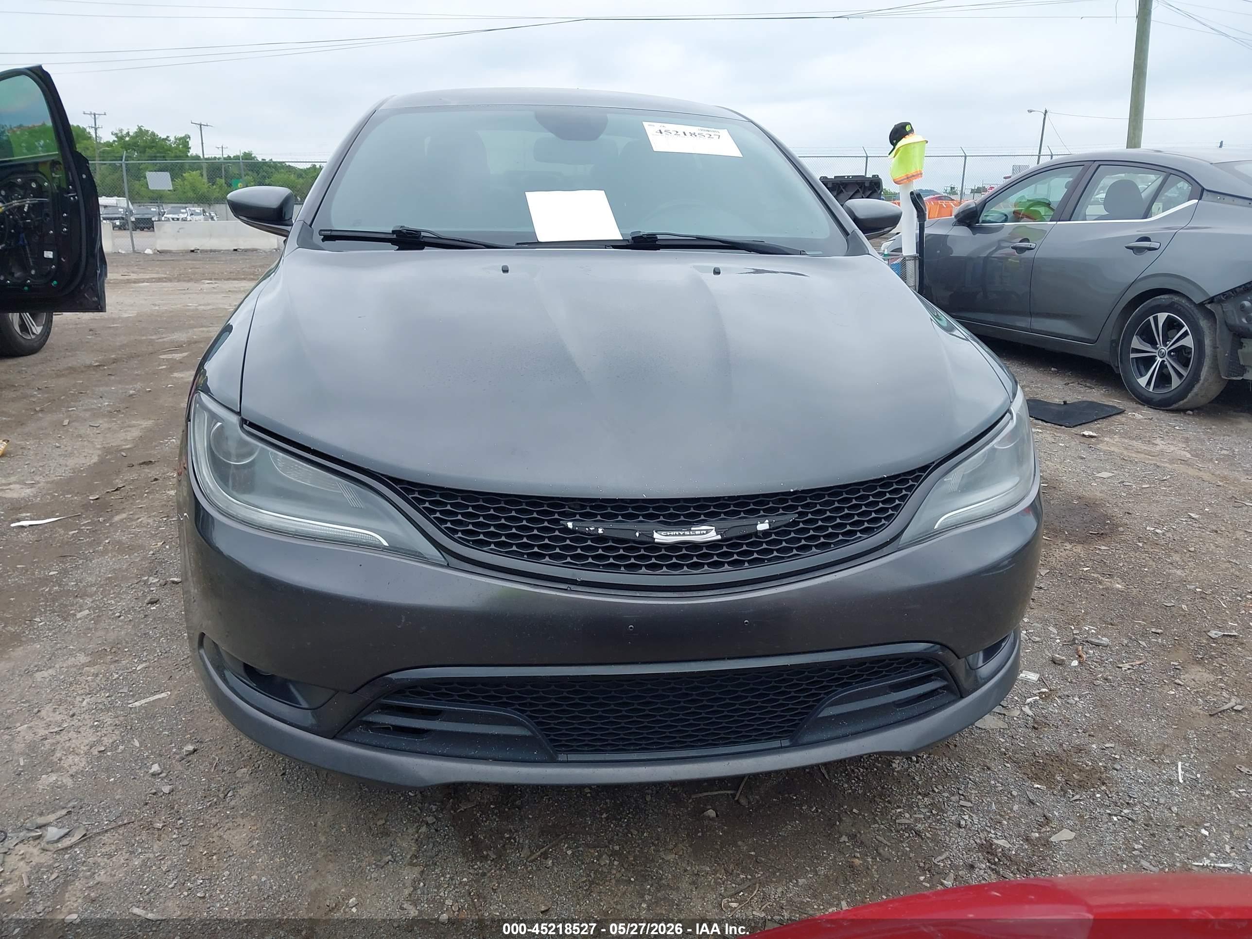 CHRYSLER 200 image 6