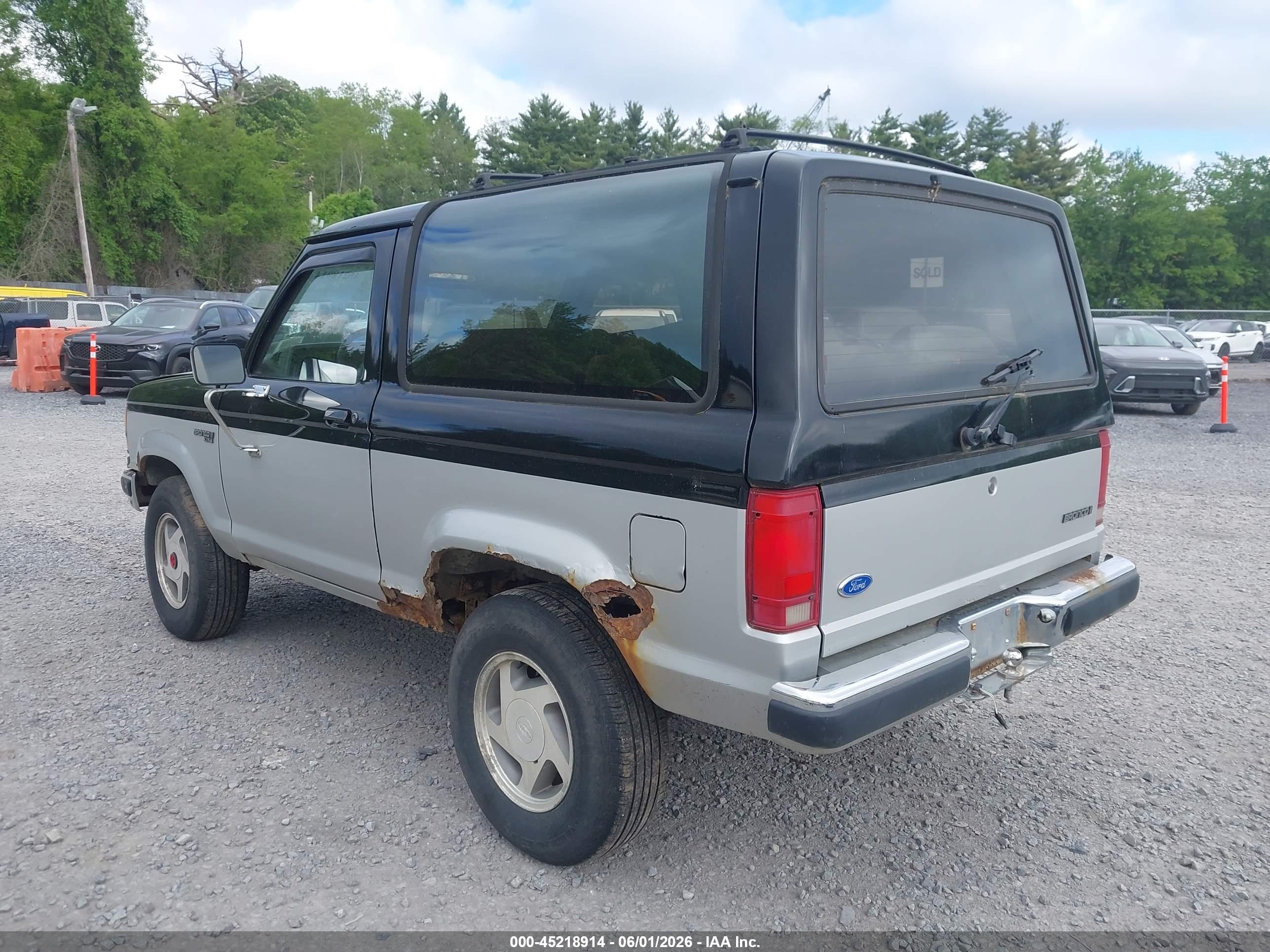 FORD BRONCO image 3