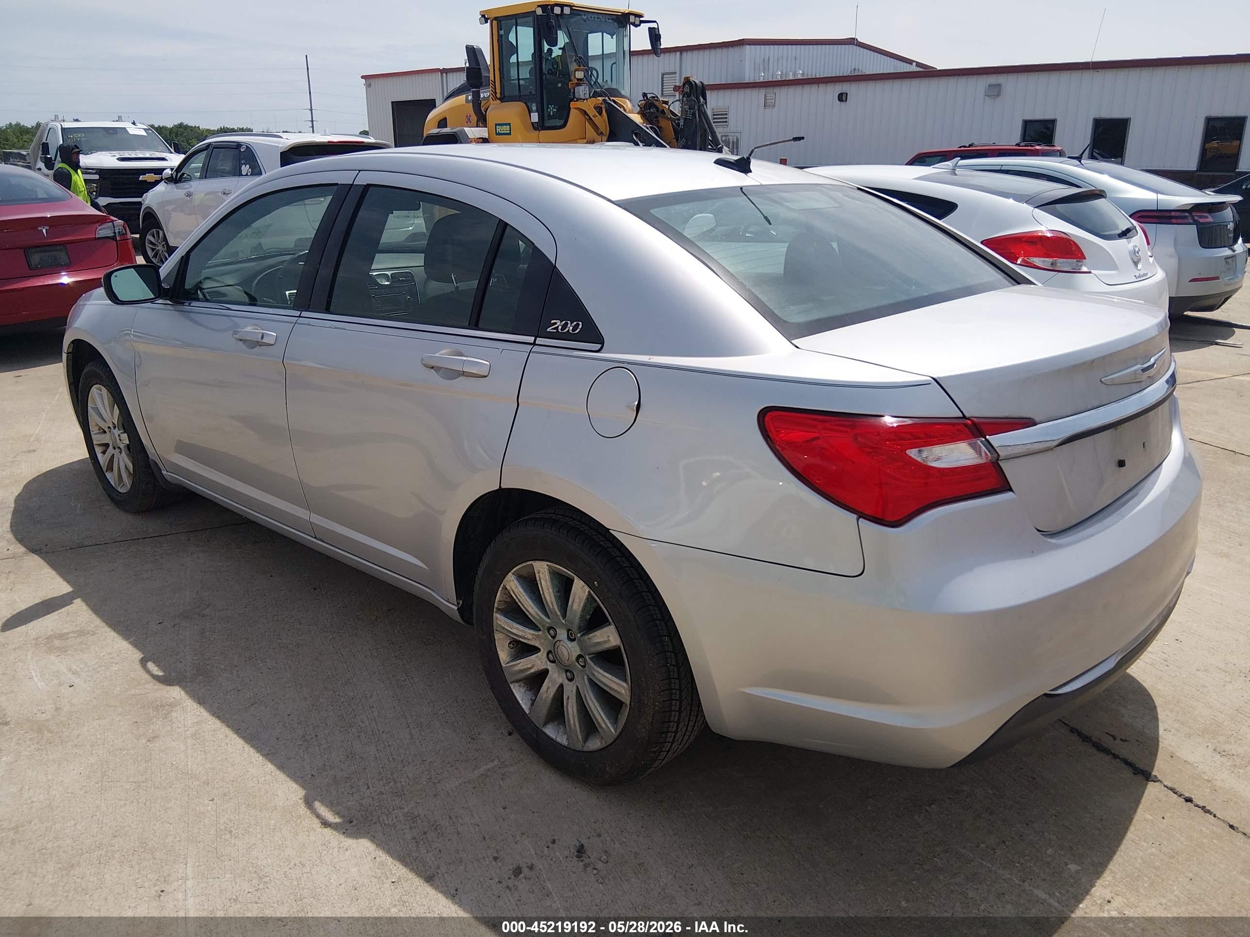 CHRYSLER 200 image 3