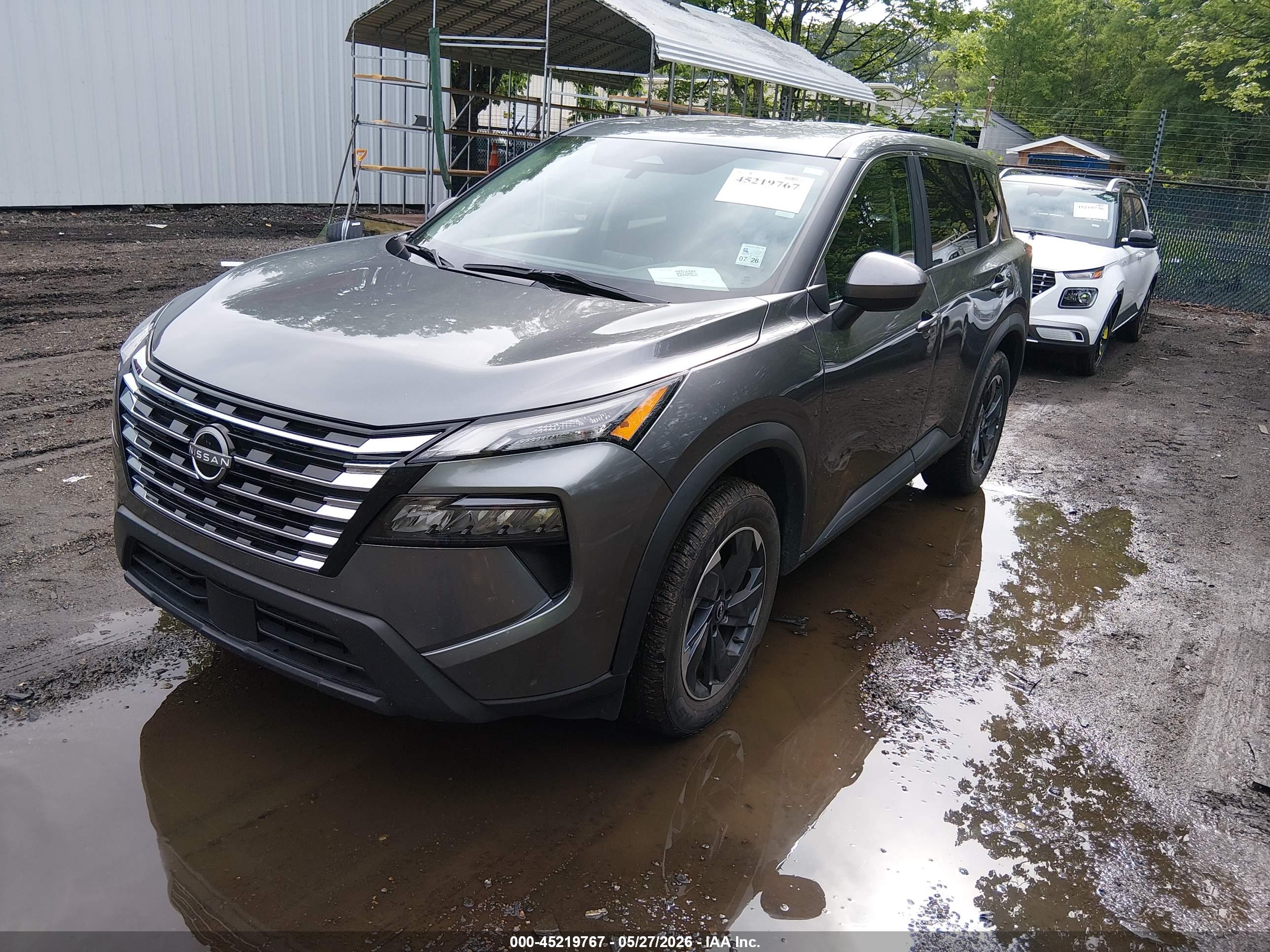 NISSAN ROGUE image 2