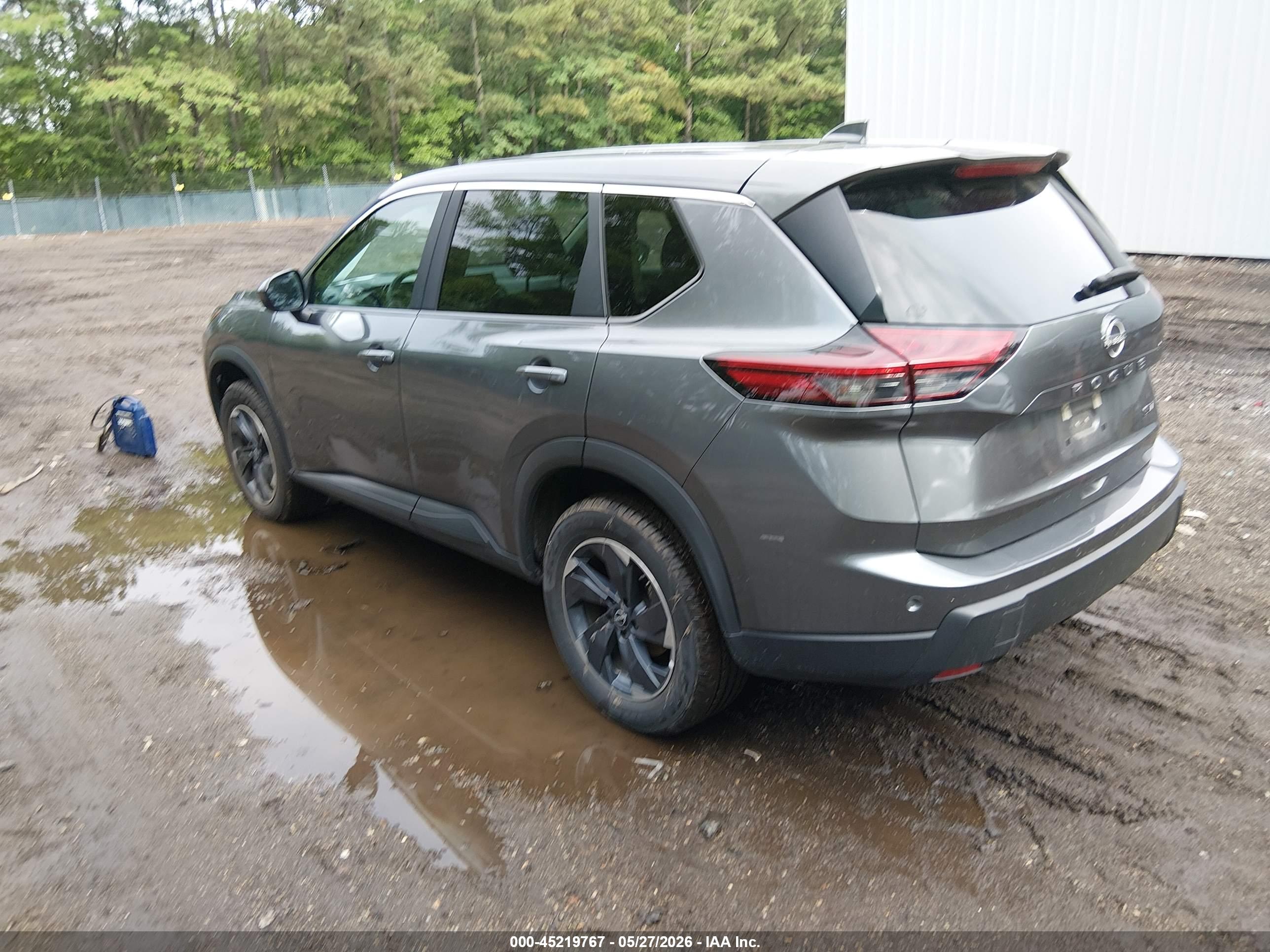 NISSAN ROGUE image 3