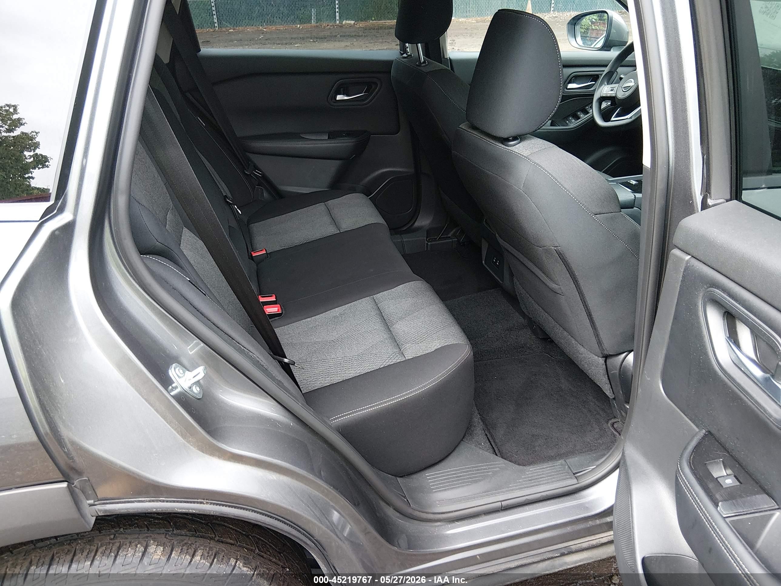 NISSAN ROGUE image 8