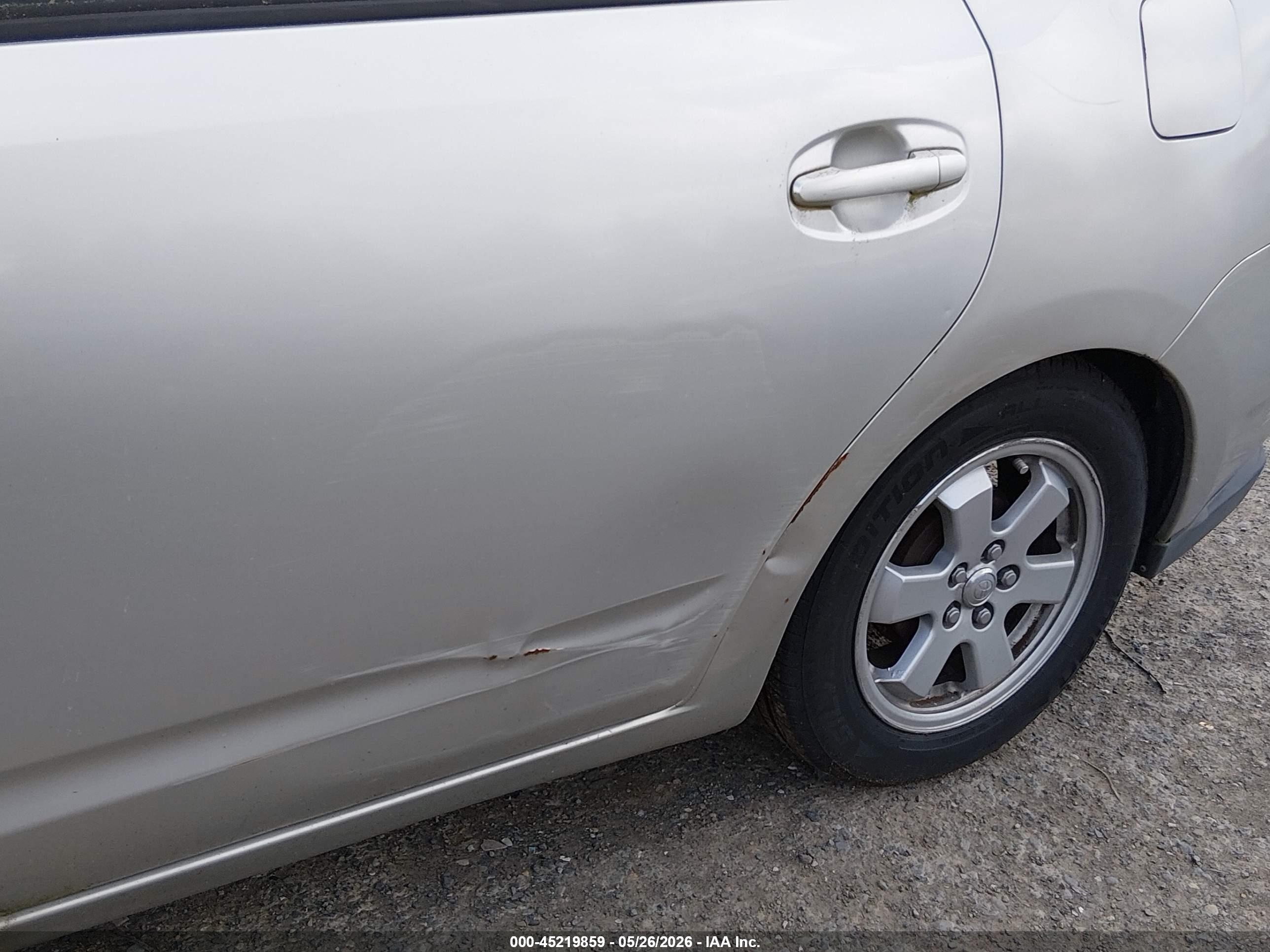 TOYOTA PRIUS image 6