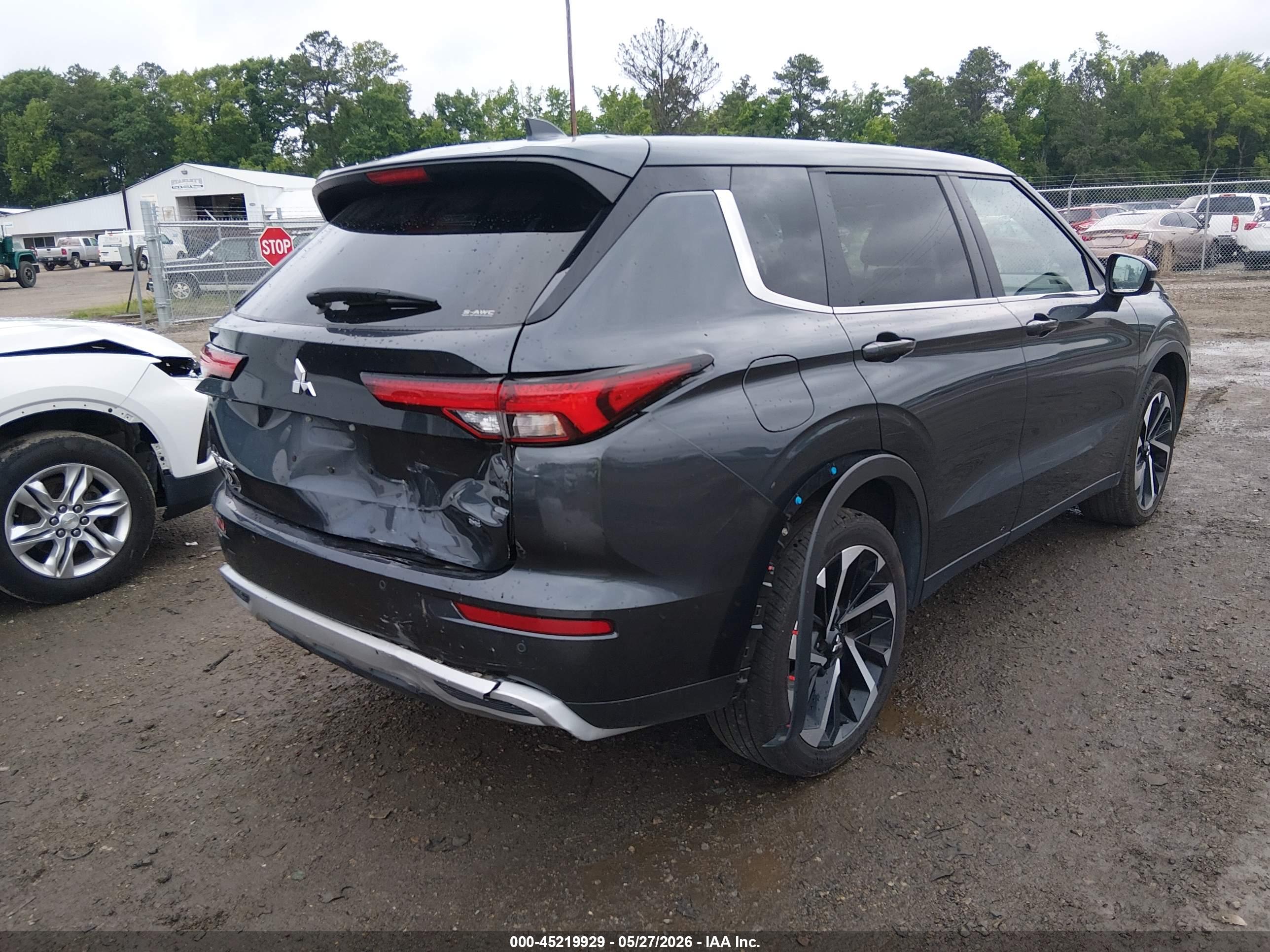 MITSUBISHI OUTLANDER image 4