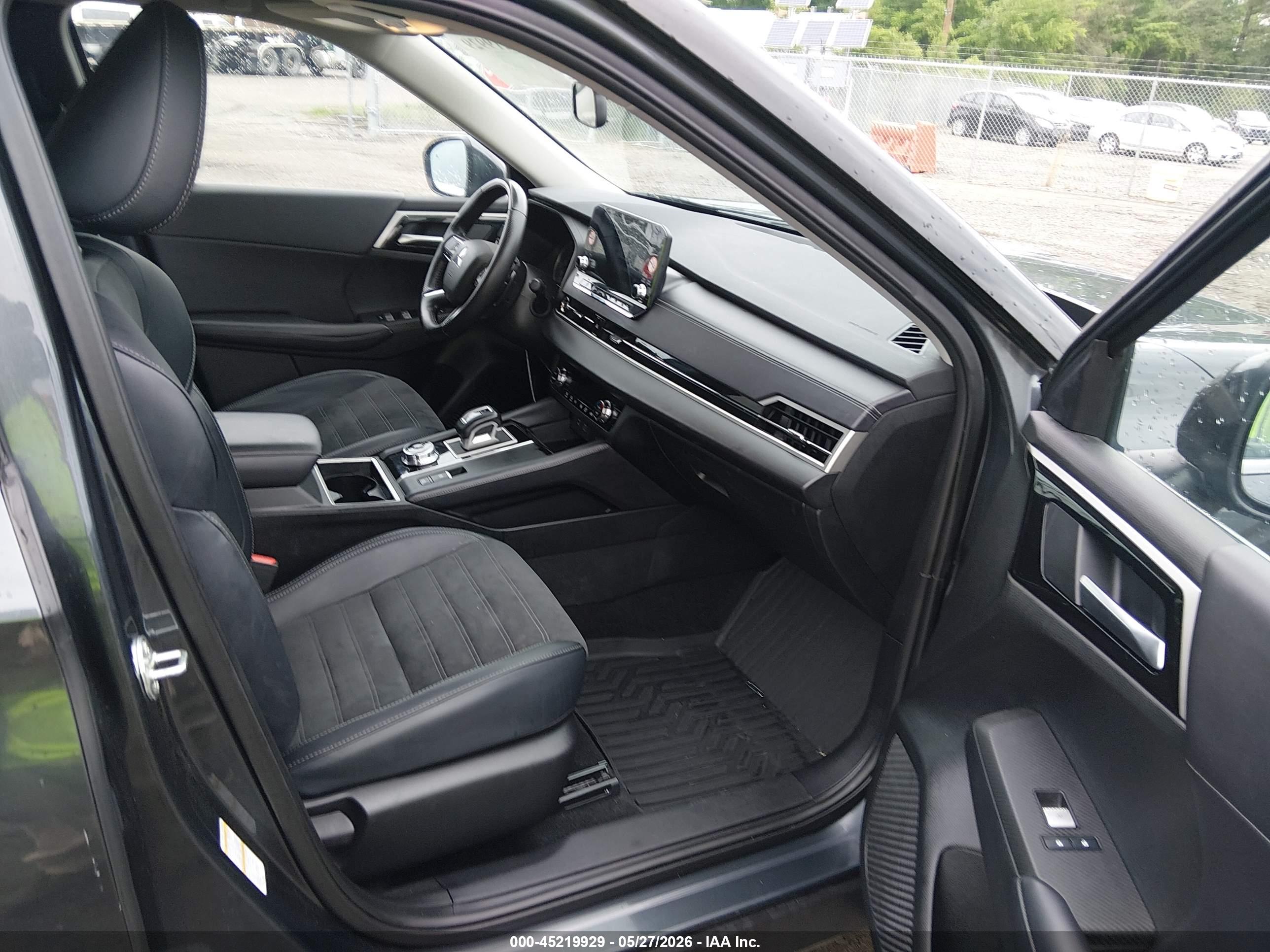 MITSUBISHI OUTLANDER image 5