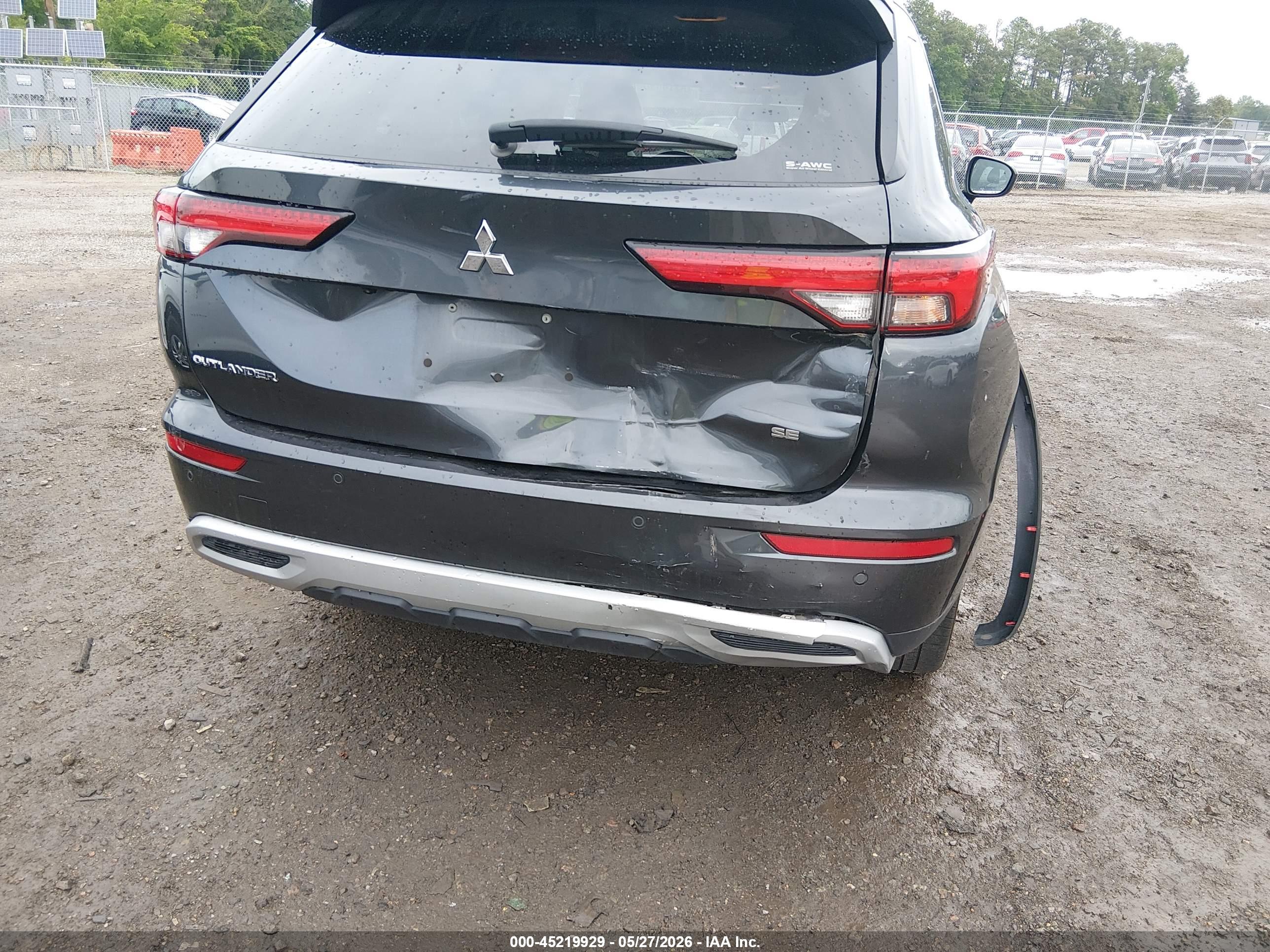 MITSUBISHI OUTLANDER image 6